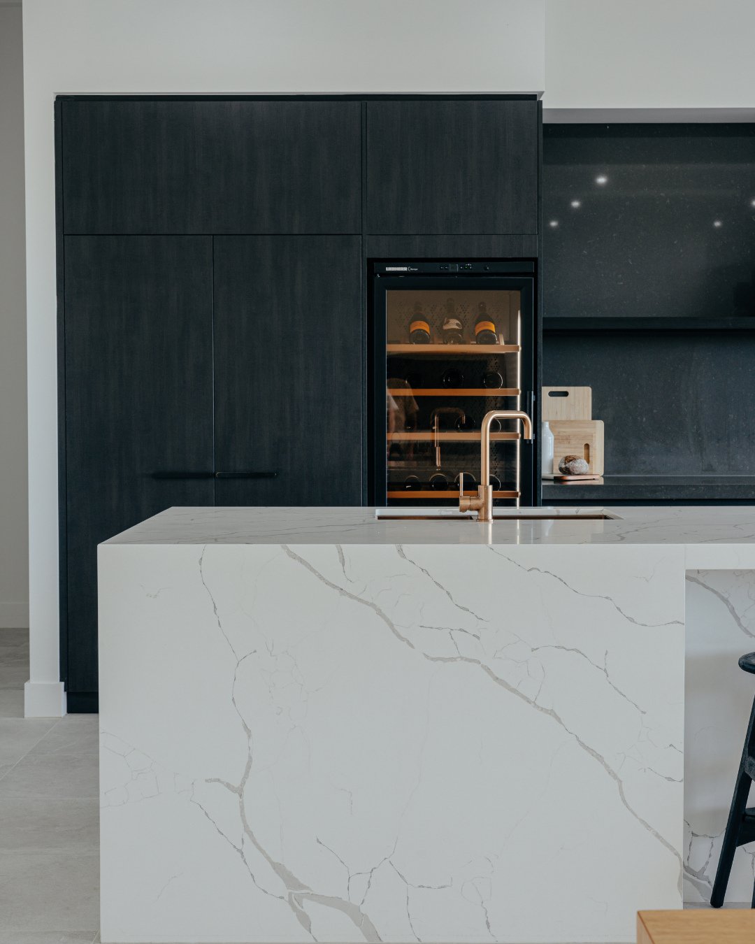 A kitchen with a view! ⁠
⁠
One of our favourite features of this home is the stunning kitchen - striking yet serene. Large bi-fold doors seamlessly connect the indoor and outdoor spaces, flooding the room with natural light, fresh air, and, of course
