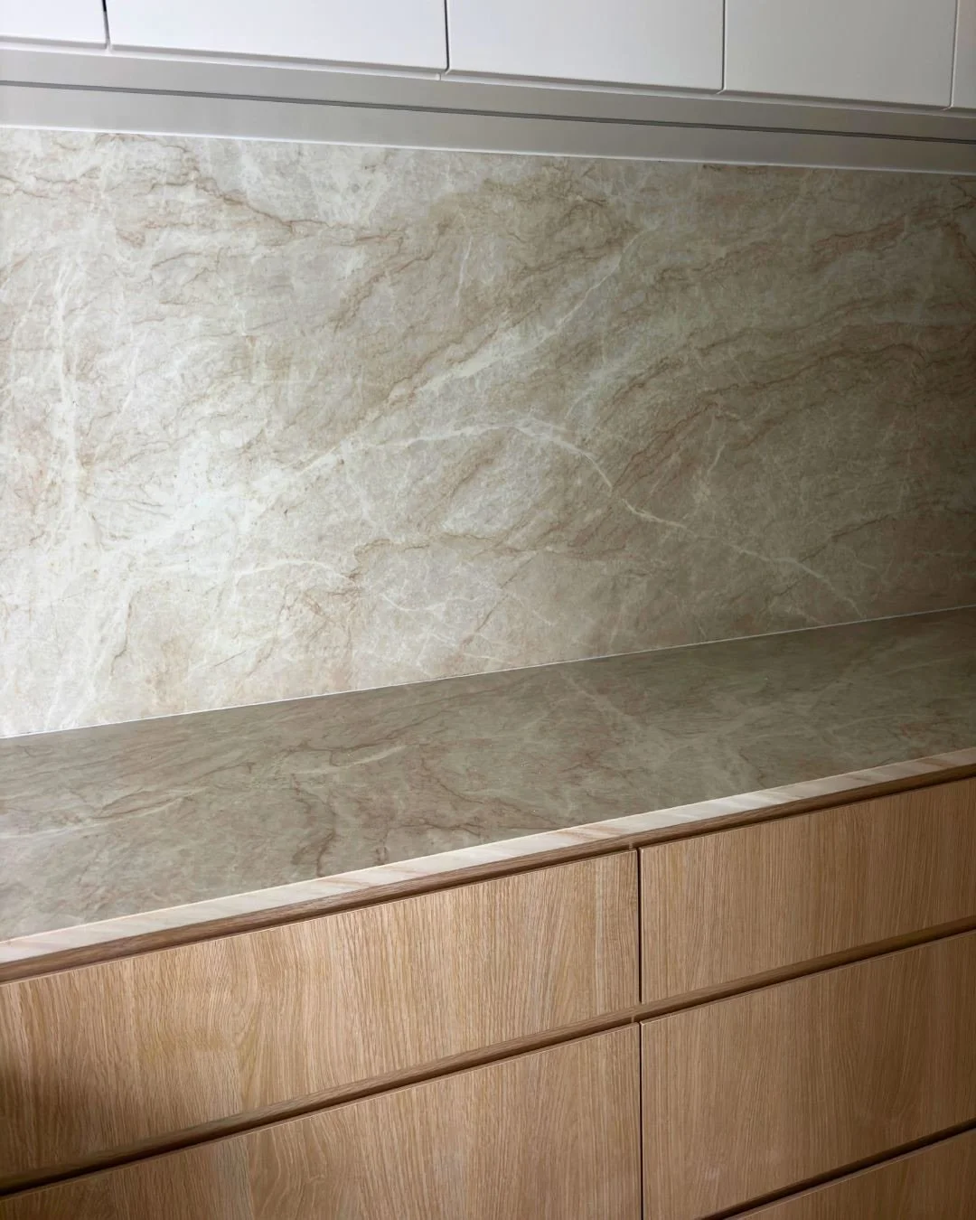 Beautiful finishes are coming together in Shell Cove as this home enters its next stage. The kitchen is now being installed, with cabinetry, benchtops and detailing starting to bring the space to life.

This build is progressing steadily for our clie