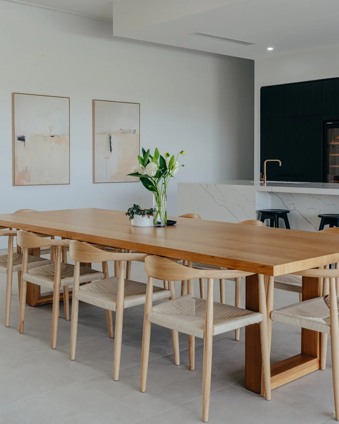 Entertaining is easy when your kitchen looks this good.⁠
⁠
Custom created with our client, this space was designed for everyday living, hosting gatherings, and everything in between.