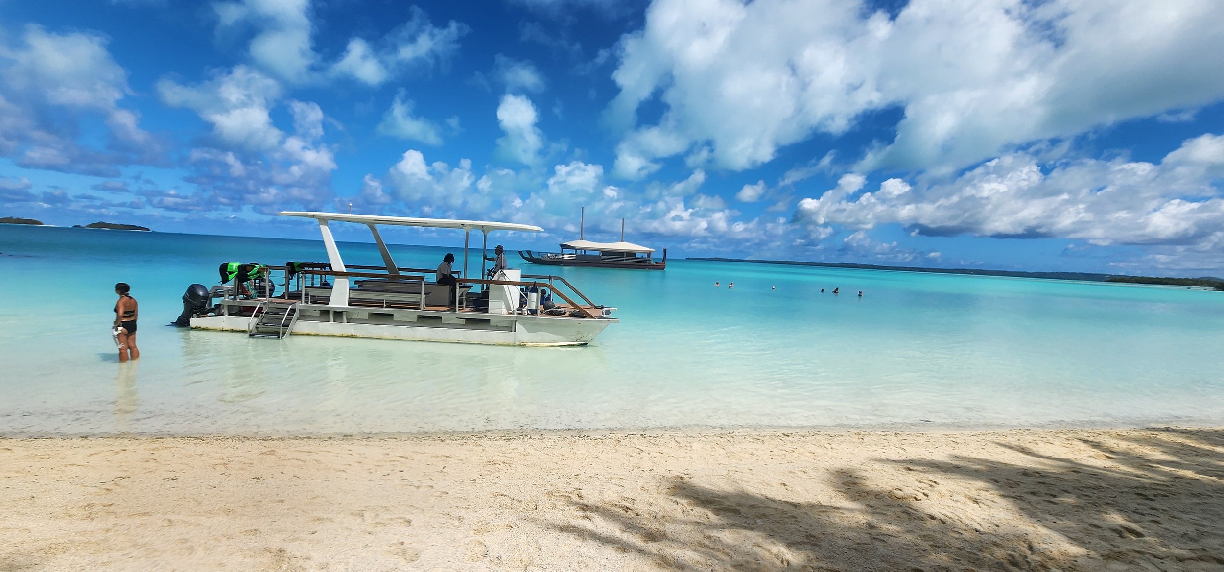 Guests enjoying the turquoise waters and tropical beauty of One Foot Island during an Aitutaki day tour.