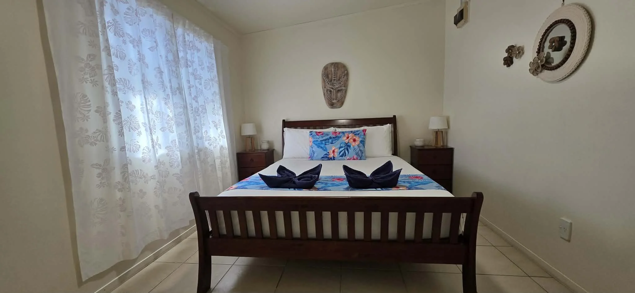 One Bedroom Courtyard Apartment at Coral Sands in Arorangi, Rarotonga, featuring a king bed, tropical décor, air conditioning and comfortable self-contained accommodation.
