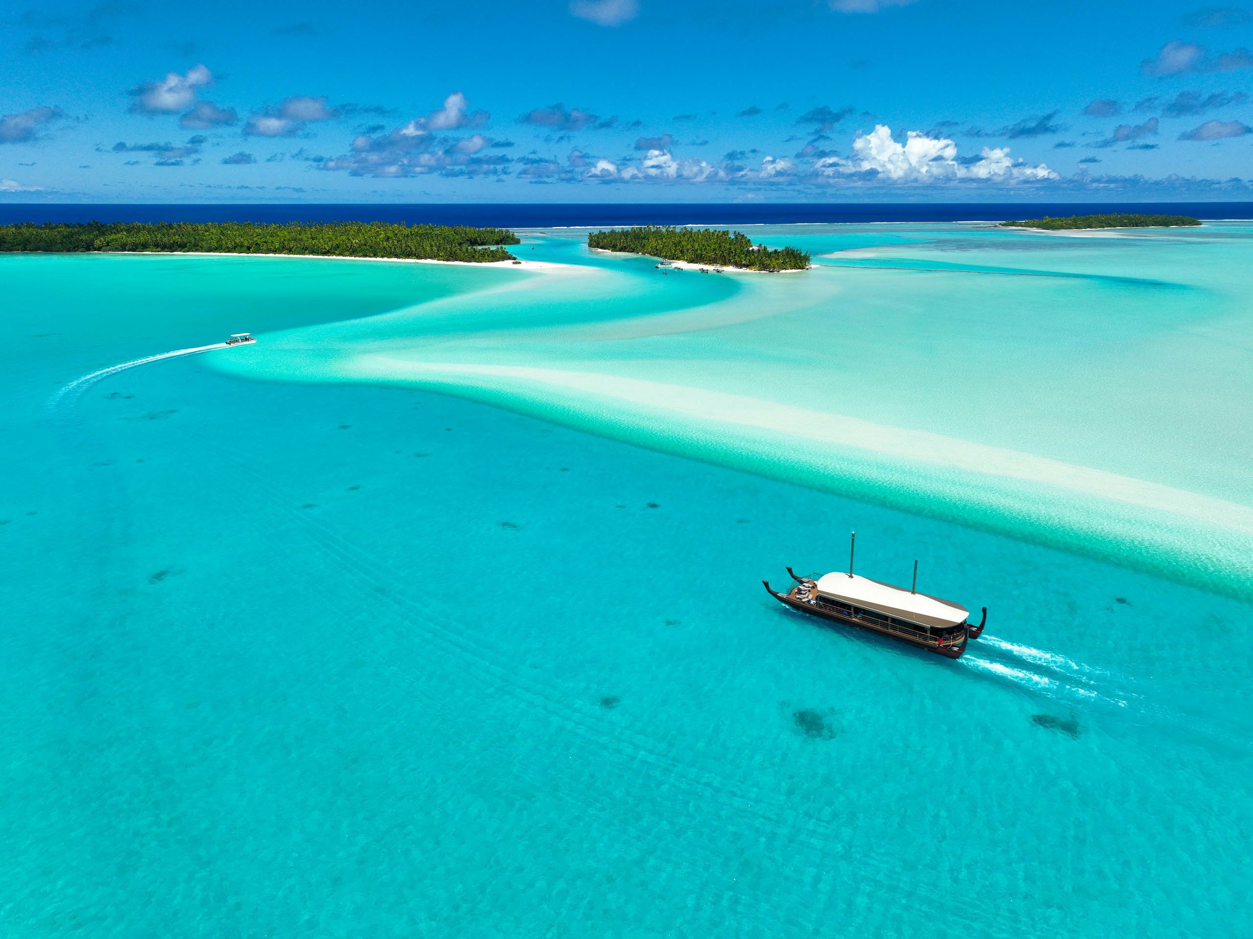 Aerial view of the breathtaking turquoise lagoon and islands of Aitutaki, Cook Islands.