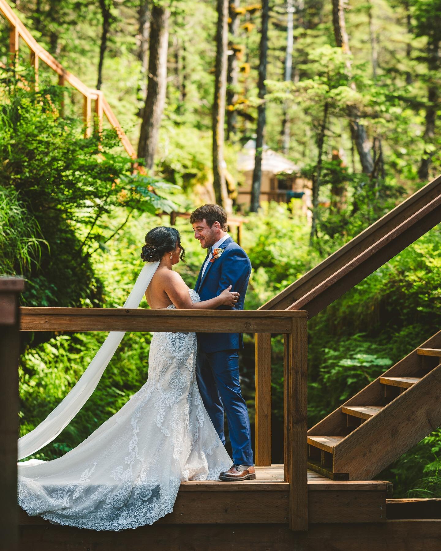 My life is literally a dream to be part of all these whimsical adventures✨
&bull;
&bull;
&bull;
Venue: @shearwatercove 
Heli: @marathonhelicopters 
Boat: @fair.isle.seward 
Video: @joshvassar 
Photographer: @amwstudios 
Florals: @honeybloomfloraldesi