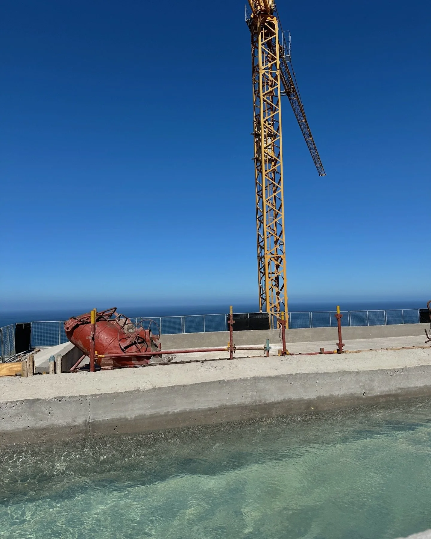 December 1st, 2023 | While Villa Astore still has a way to go, you can see it taking shape. The breathtaking 360&deg; view includes the Atlantic Ocean on one side and the Table Mountain Nature Reserve on the other, promising a spectacular setting for