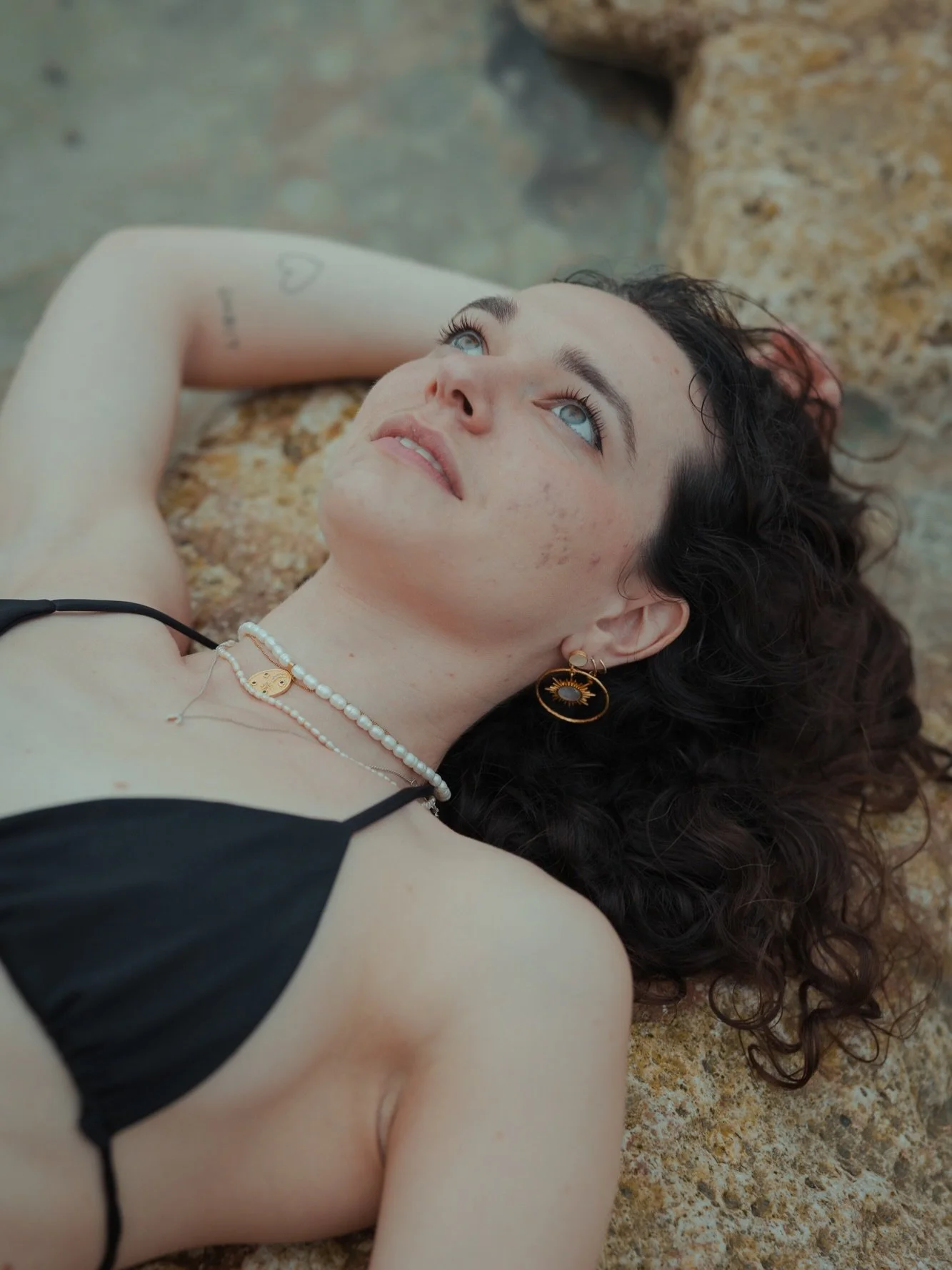 how 2026 finds me (horizontal. asleep. unbothered)

📸 @melodyshots