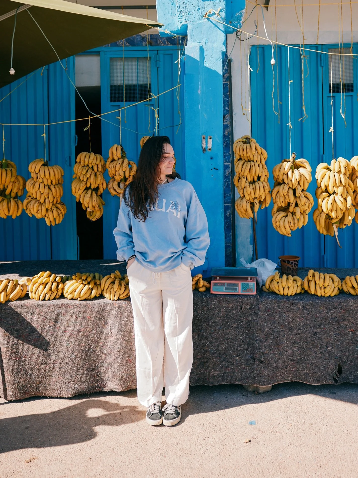 out the country but the blueberry still connects 🫐🍌📱 (on a real note though: best bananas i had in my life)

📸 @tom_s_london