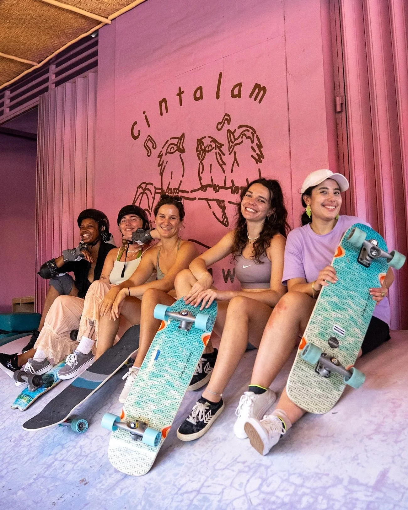 The girls are busy skating 🌸🛹🎀 throwback to (much) warmer days at the Bali surf + skate retreat 🌴

There is something so special about women encouraging each other to face their fears at the skatepark. I&rsquo;m always inspired to see everyone&rs