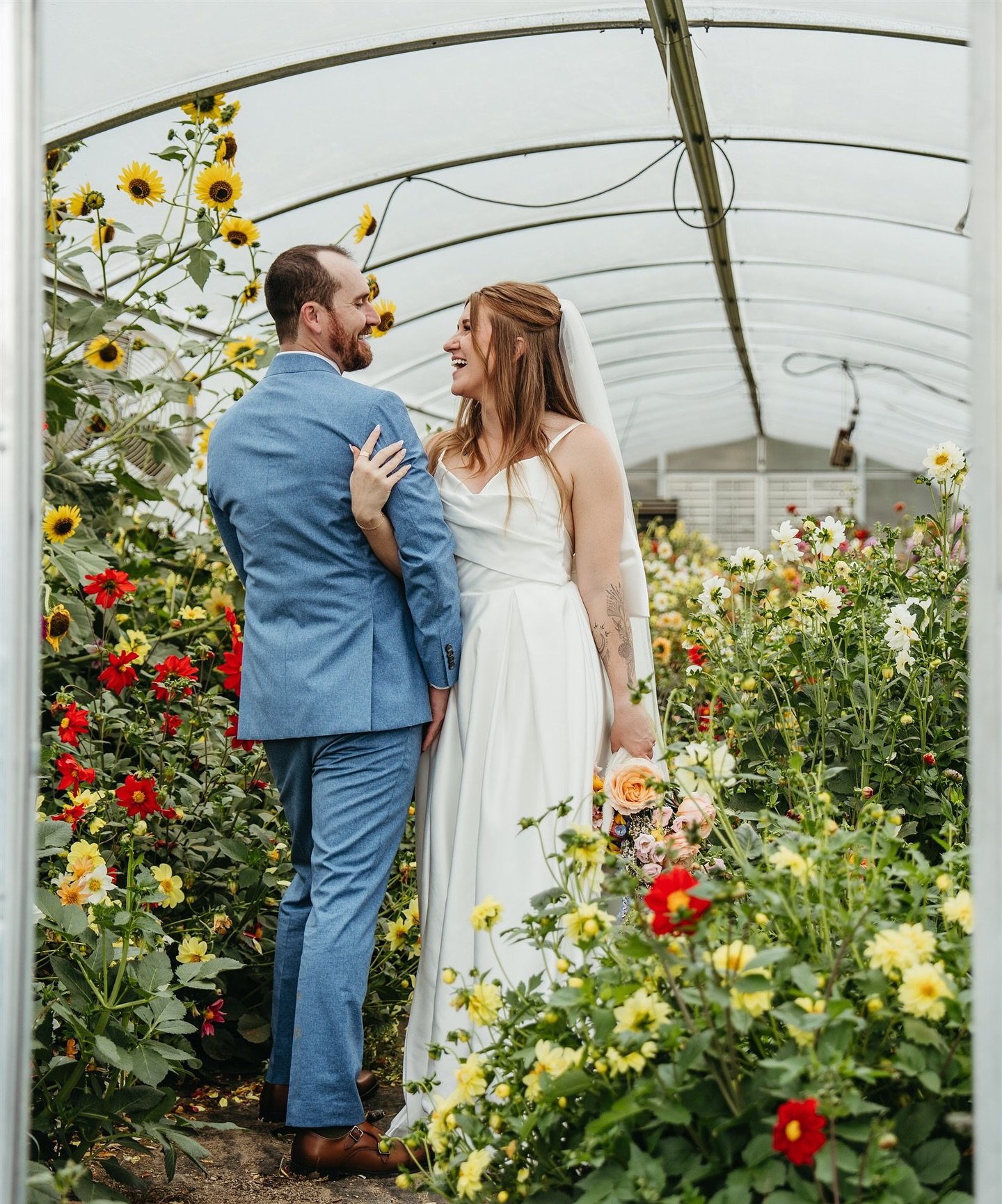 Perks of rain on your wedding day: Cozy greenhouses, moody umbrella shots & π!!!
Married looks real good on you @123itschelsea + @aayrich 
π· // N+K
.
.
. 
Planning // @mountain.magnolia.events 
Photography // @njduncanphotography 
Floral // @