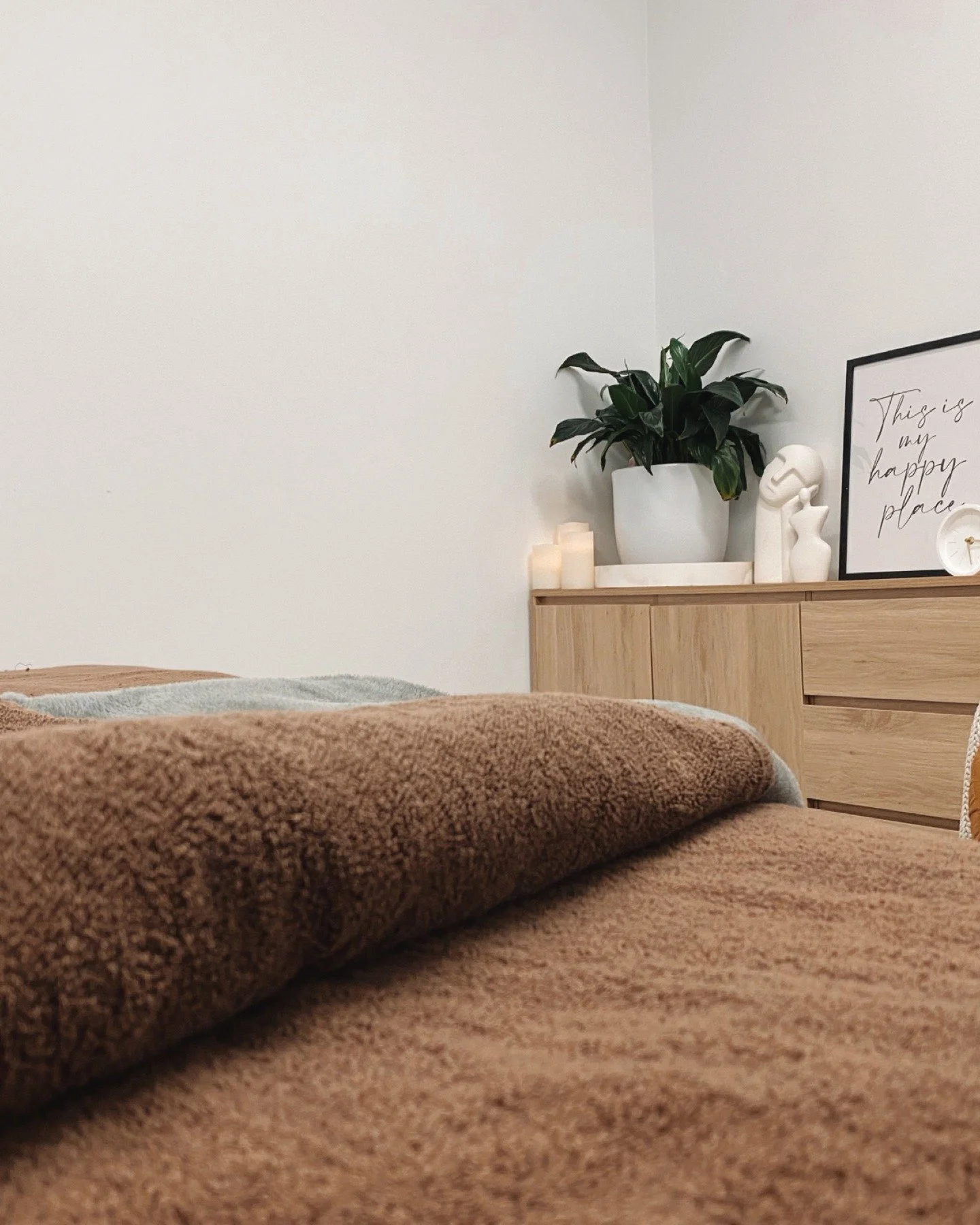 Stillness has a place here.

A quiet room. Soft light. A body that can finally ease its grip.

This space is designed for slowing down. For gentle support. For giving your body time to settle and recover without being rushed or overstimulated.

Care 