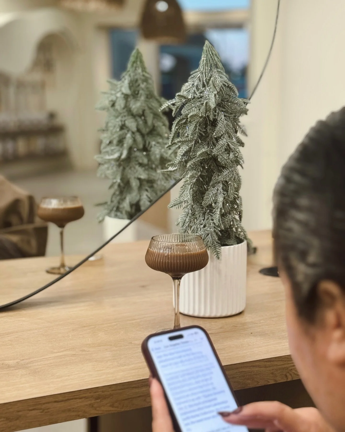 last call for holiday appointments !📣📣🎄 
need your roots done for Christmas photos? Or a new look before the New Year? Or how about a blow out for a Hanukkah dinner? 
Call us at (949) 820-4512 or book online today to get the last of our 2025 appoi