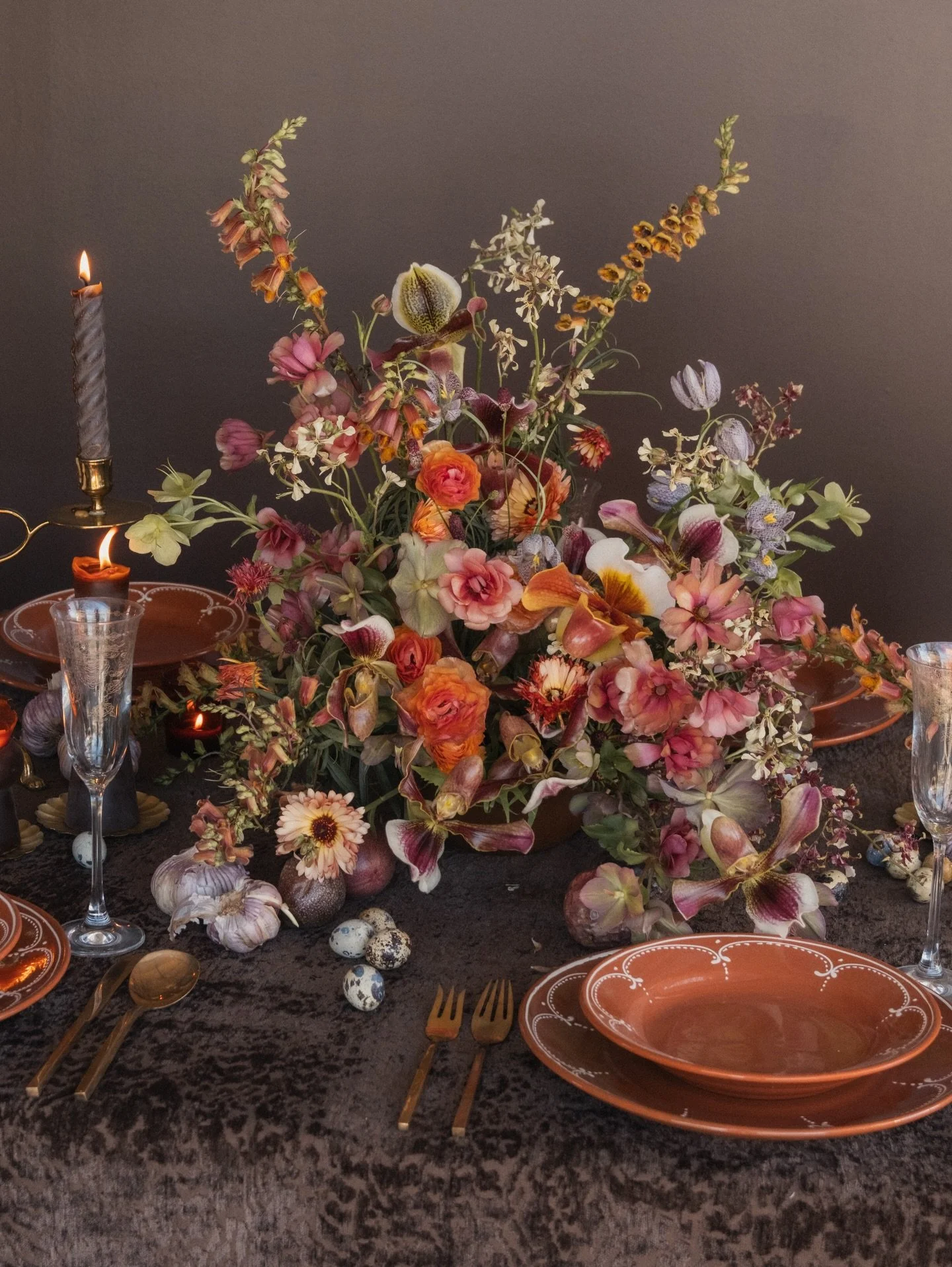 FIELD STUDY this week is focusing on COLOR, all the things, from the fundamentals of what the color wheel can help us with, to looking at value within each design, &amp; more 

This is one of my favorite color palettes that I return to a LOT, oranges