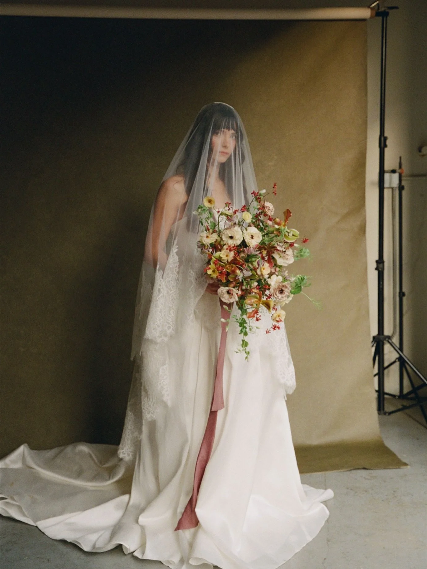 Last month myself &amp; @sirenfloralco held a series of very special classes with the MOST amazing group of students, &amp; photos from part one (bouquets) came back. I was in SHOCK, @albanykatz captured the day so beautifully, she is always a joy to