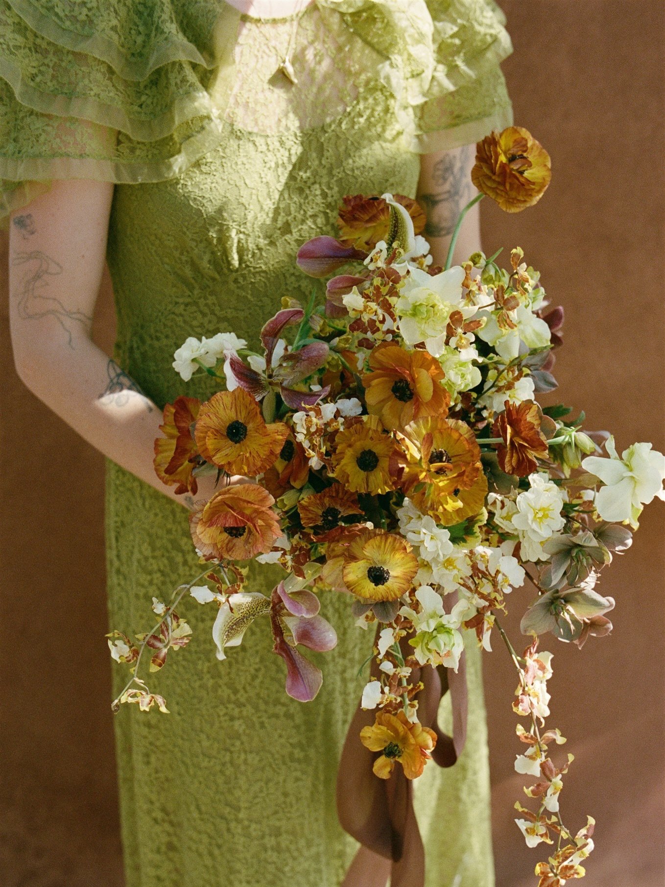 FIELD STUDY design week 3 returns to my favorite: bouquets 

Overall I included 4 videos of different bouquet designs in the course for attendees because- trust me- I KNOW how difficult bouquets can be, especially teaching them digitally. 

My goal w