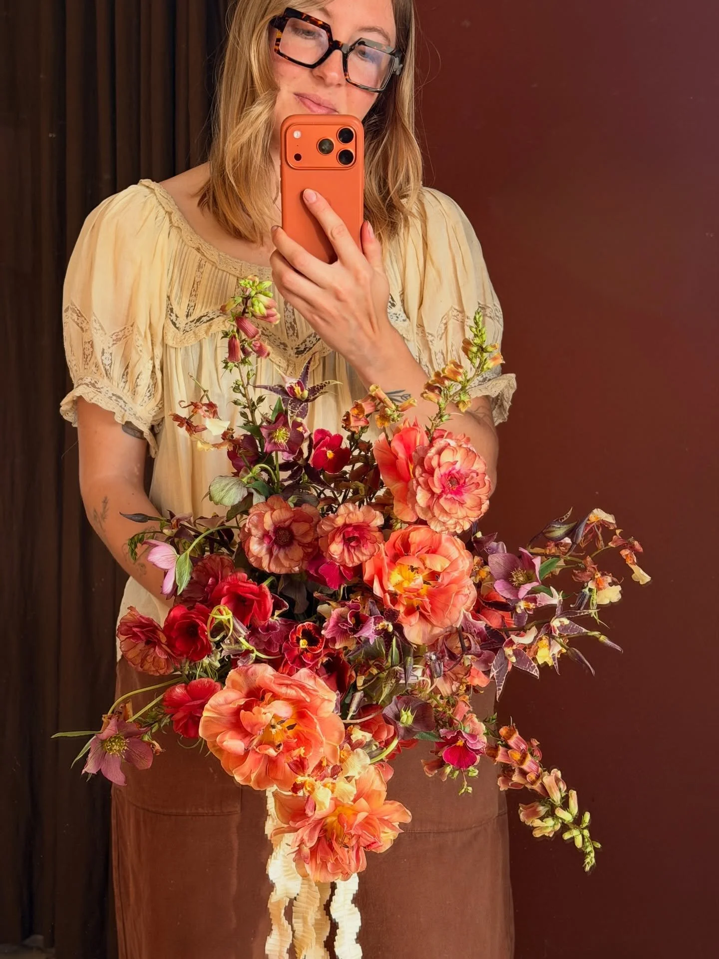 SALE // My online mini-course SALE ends tonight (May 11) at midnight PST so if you have been interested, thinking about it, shooting your florals on your phone &amp; just not feeling them, now may be your time. 

Use the code DUCKS at checkout for a 