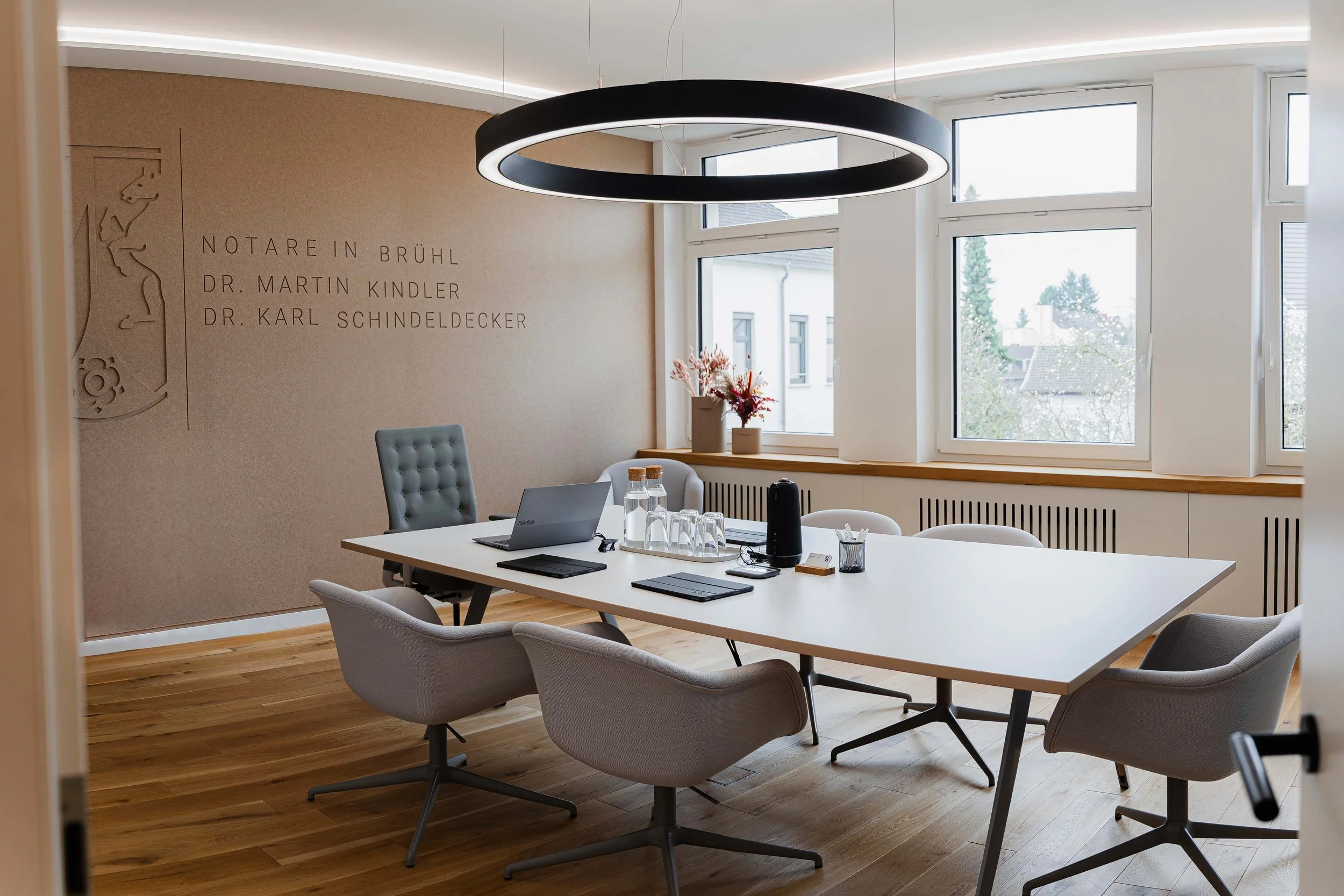 Notariat neu gedacht – Innenarchitektur und Raumkonzept für Notare in Brühl