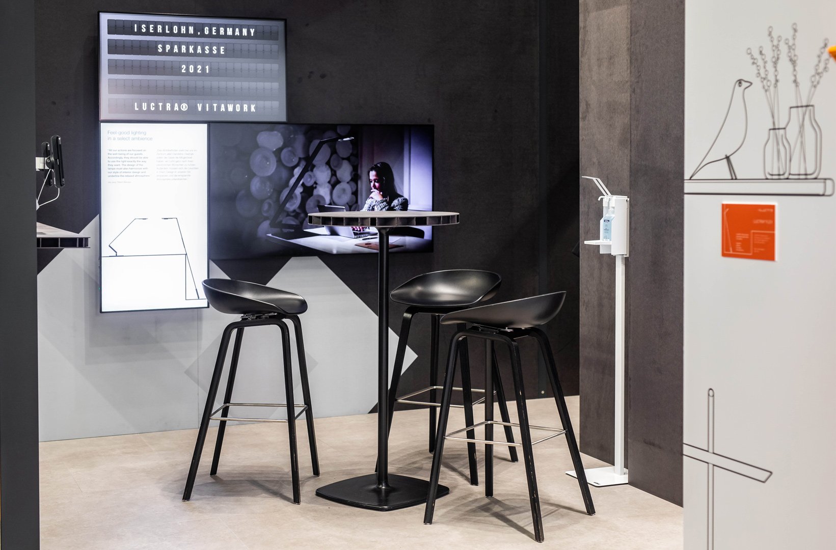 yellow-design-durable-space-fair-orgatec-22-meeting-area.jpg