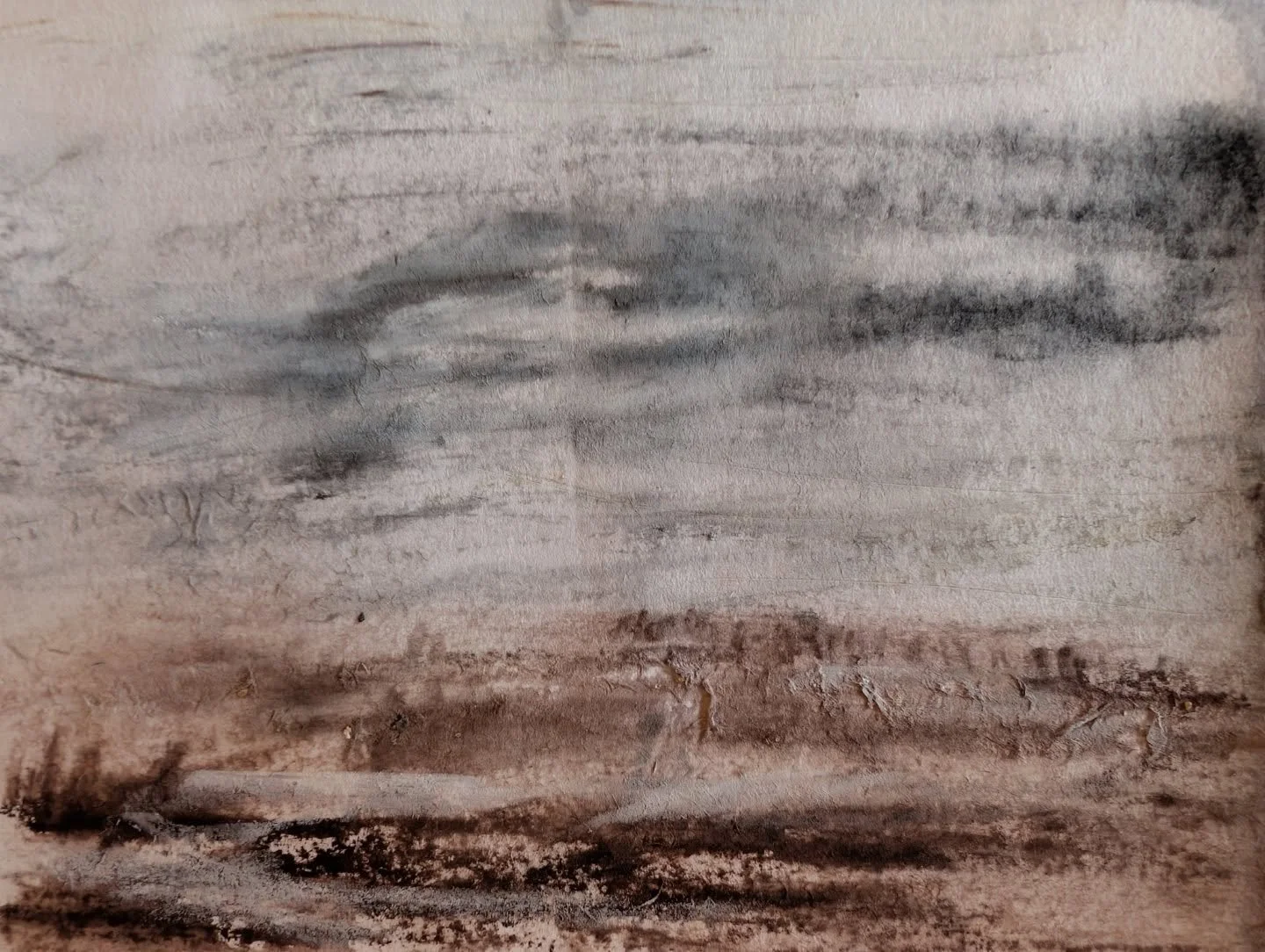 Good morning! I thought I'd show you what I take with me when I do my Pearl walking sketches... At the moment I've got a tiny #seawhite landscape sketchbook, three different #artgraf squares and a tiny corner of white, two refillable brushes, one pen