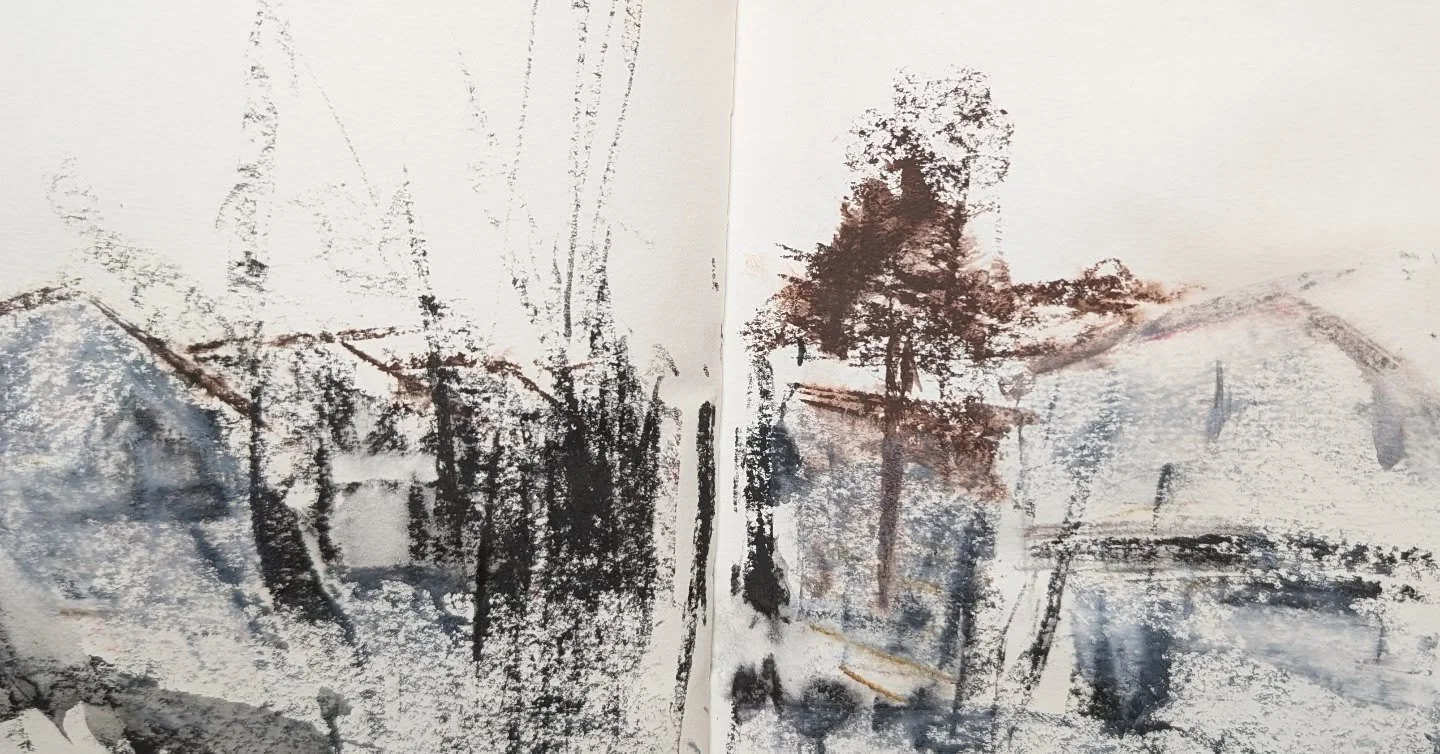 So cold this morning, biting north wind. Cut in behind the beach huts and drew there as quickly as I could, quickly writing words for today's haiku ❄️ 

Icy steps, golden.
Frozen blades, crows darkly fly
Catching white horses