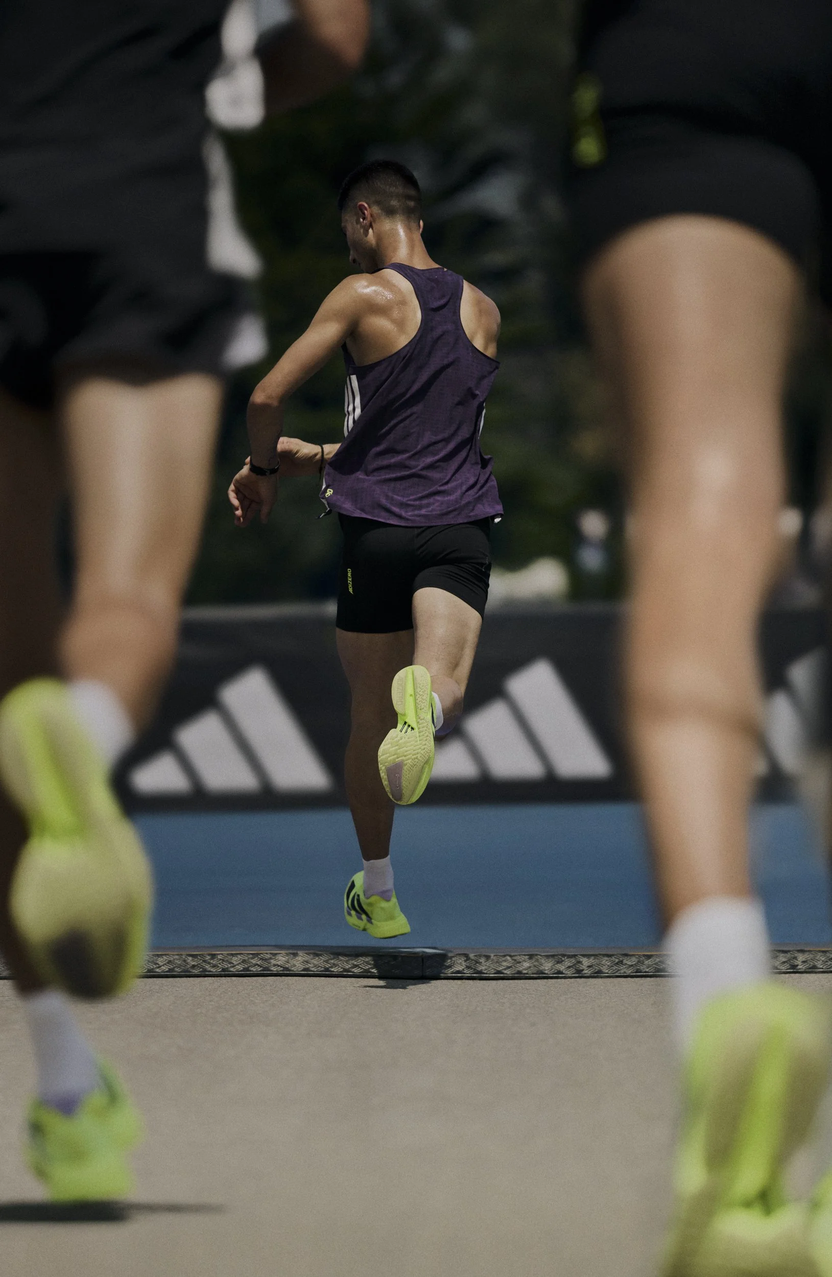 H24551_SS26_ADIZERO_PRO4_MALE_TRAIN_TO_RACE.jpg