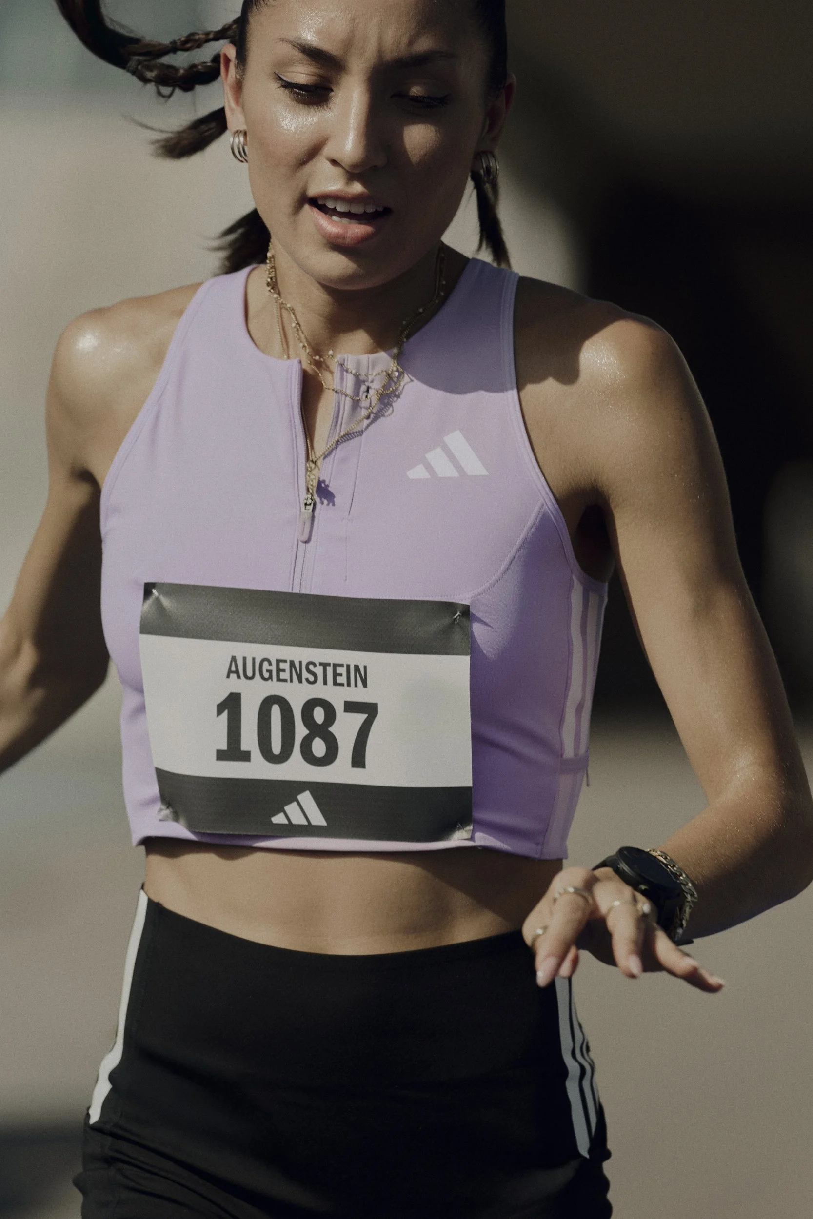 H24551_SS26_ADIZERO_PRO4_FEMALE_PORTRAIT_01.jpg