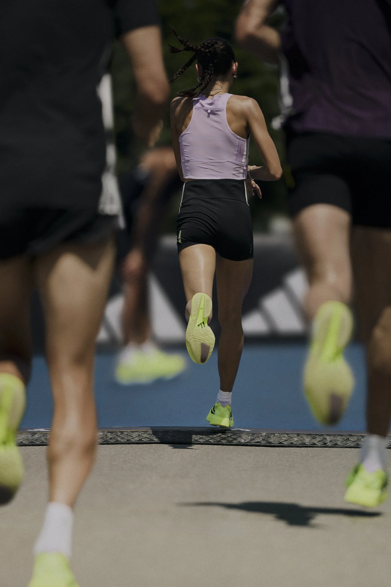 H24551_SS26_ADIZERO_PRO4_FEMALE_TRAIN_TO_RACE.jpg