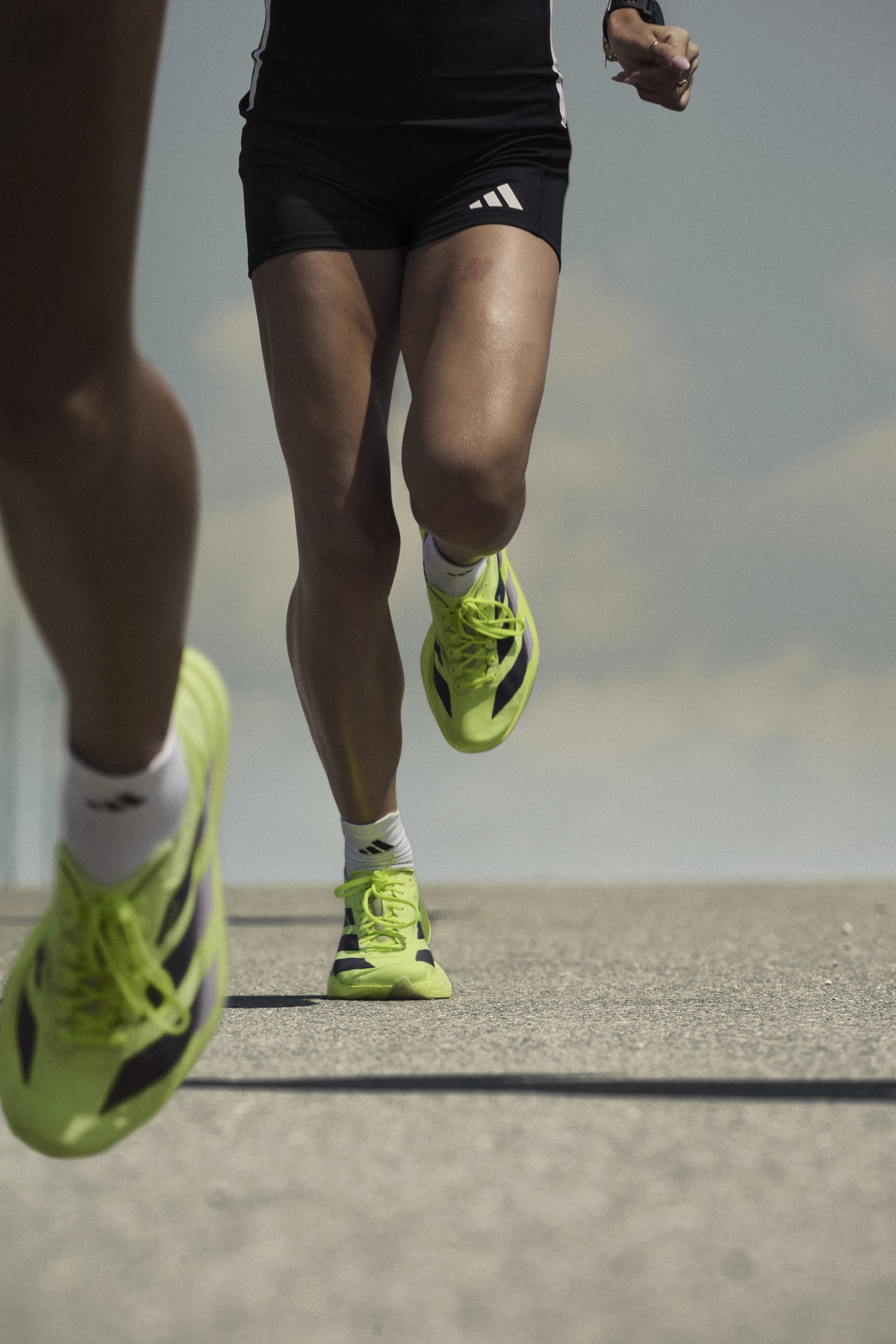 H24551_SS26_ADIZERO_PRO4_FEMALE_FTW_03.jpg