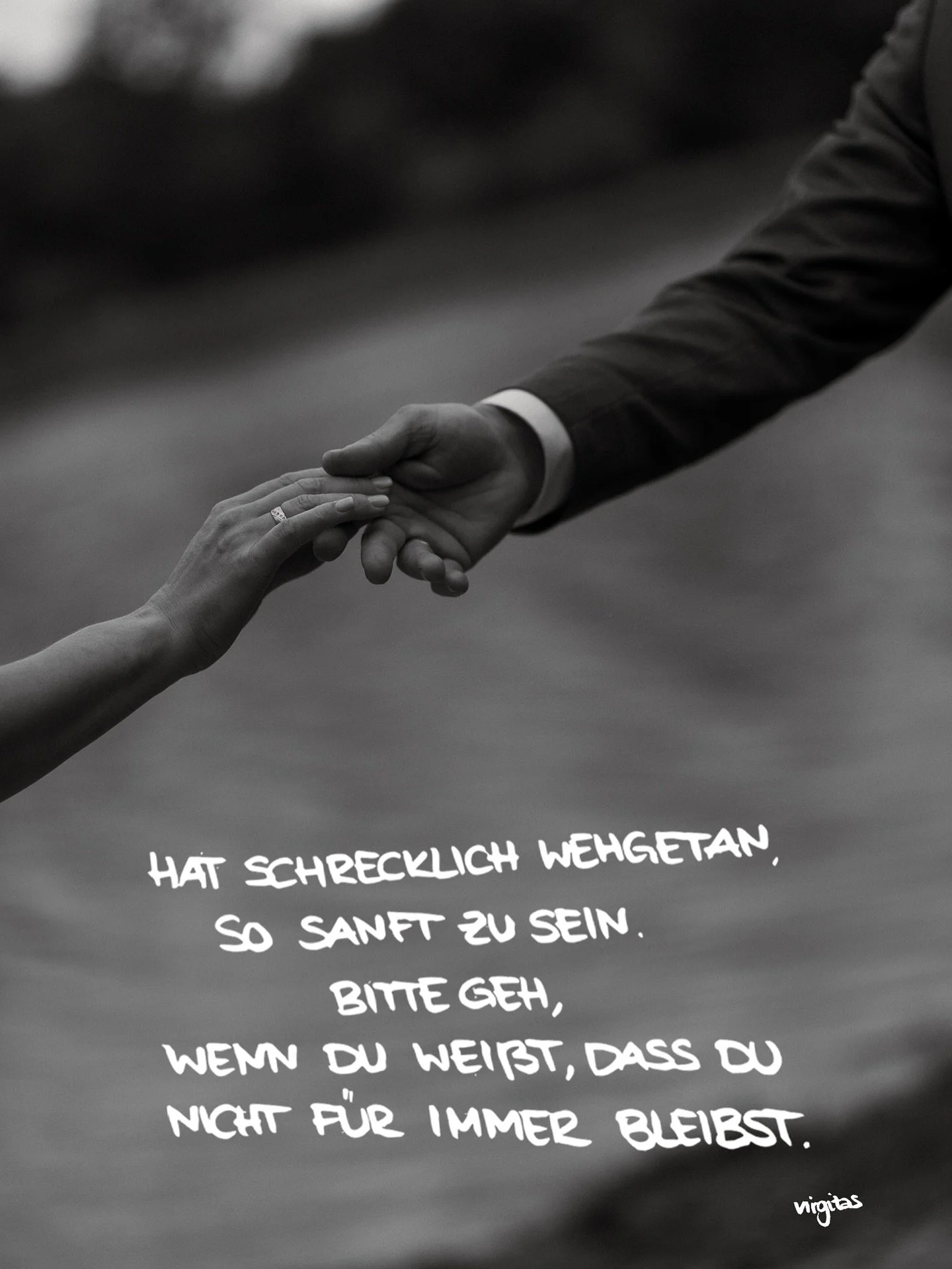 Manchmal schreibe ich Dinge auf, die ich nicht laut sagen kann.
Und manchmal fotografiere ich, wenn Worte fehlen.
In letzter Zeit versuche ich, beides zusammenzubringen. 

Vielleicht gef&auml;llt es euch 🤍 - sanftes Feedback appreciated 🥰

#visualp