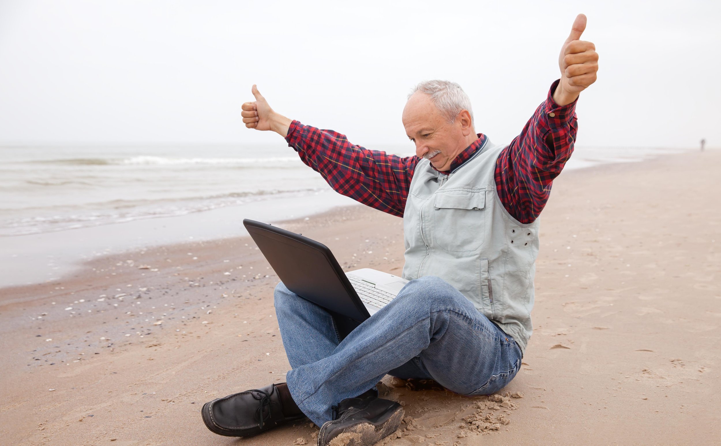 166627501-old-man-notebook-beach.jpeg