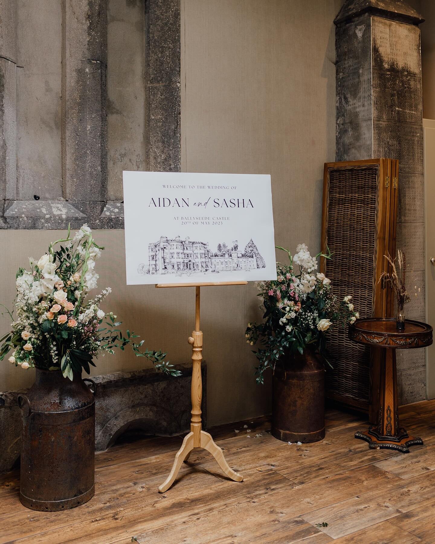 ✨ Thrilled to share a glimpse of one of our past project&mdash;a beautiful stationary suite crafted with love for Sasha &amp; Aidan&rsquo;s enchanting Irish wedding in gorgeous Ballyseede Castle.

Stationary @avelawhite 
Venue @ballyseedecastle 
Phot