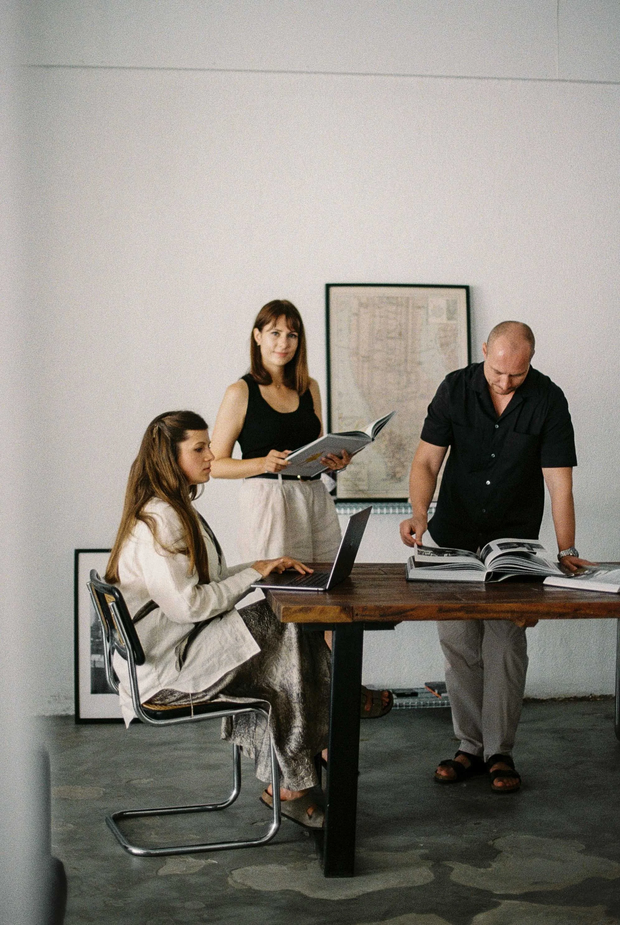 Avelã White is a boutique design studio specialising in refined wedding websites and thoughtfully designed wedding experiences.