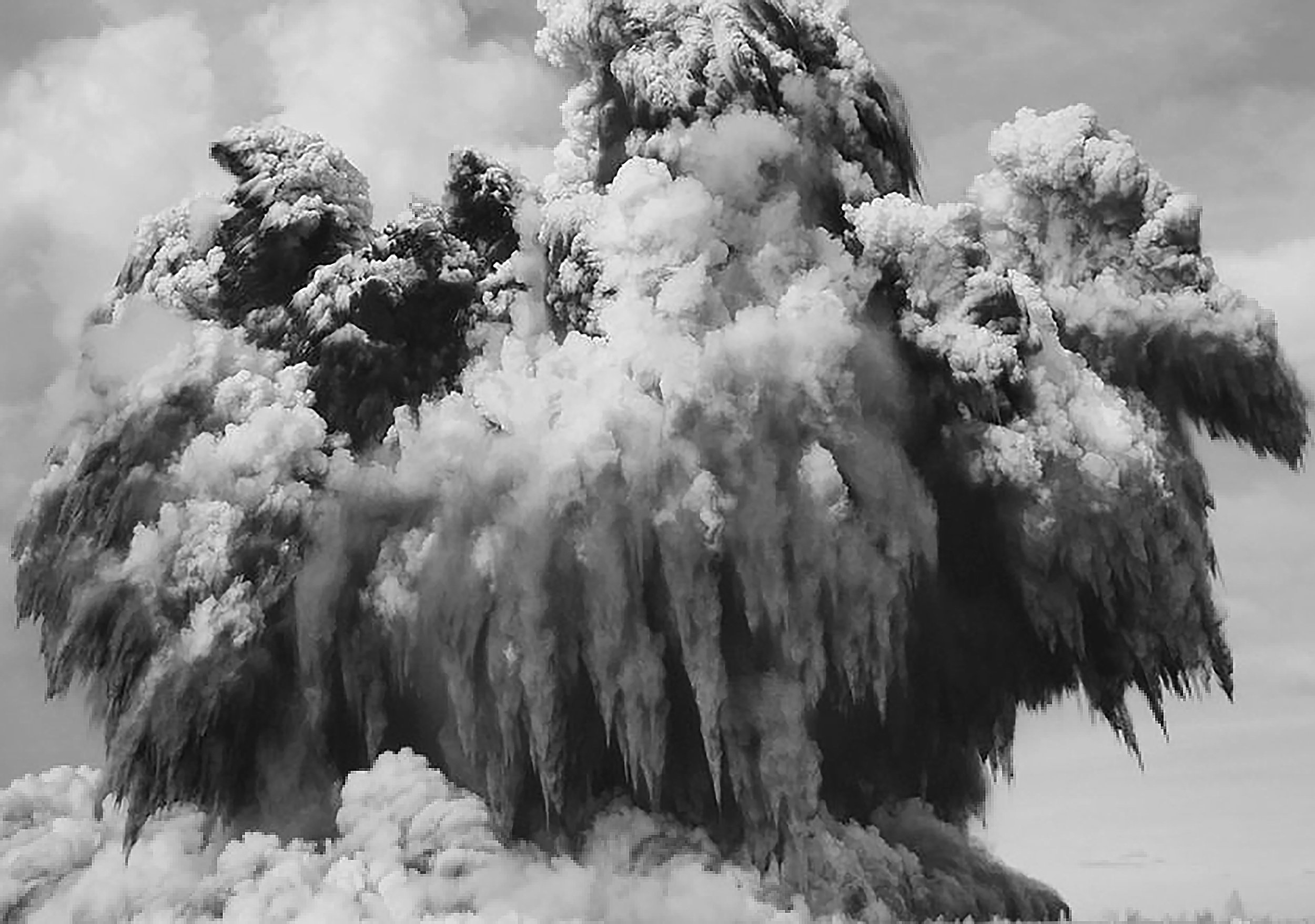 Clouds and bombs_Juan Hein_10.jpg
