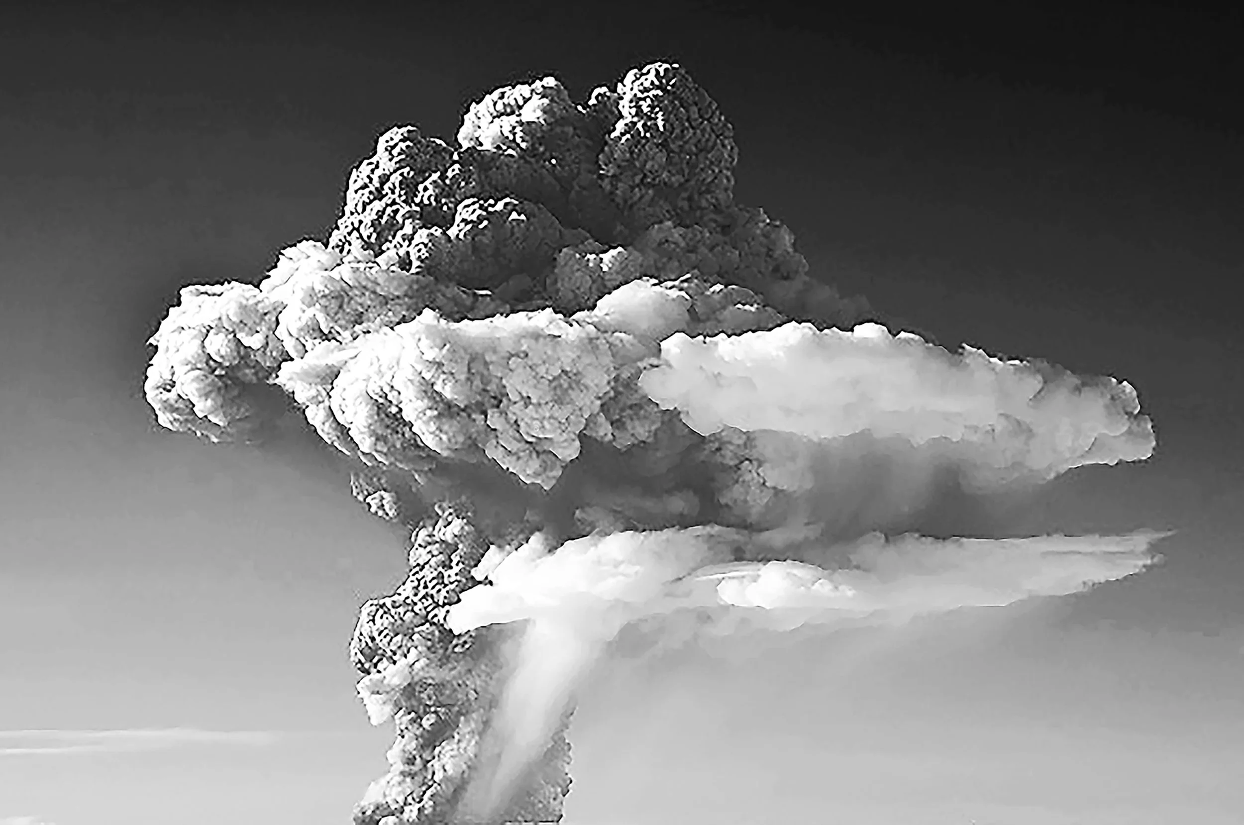 Clouds and bombs_Juan Hein_5.jpg