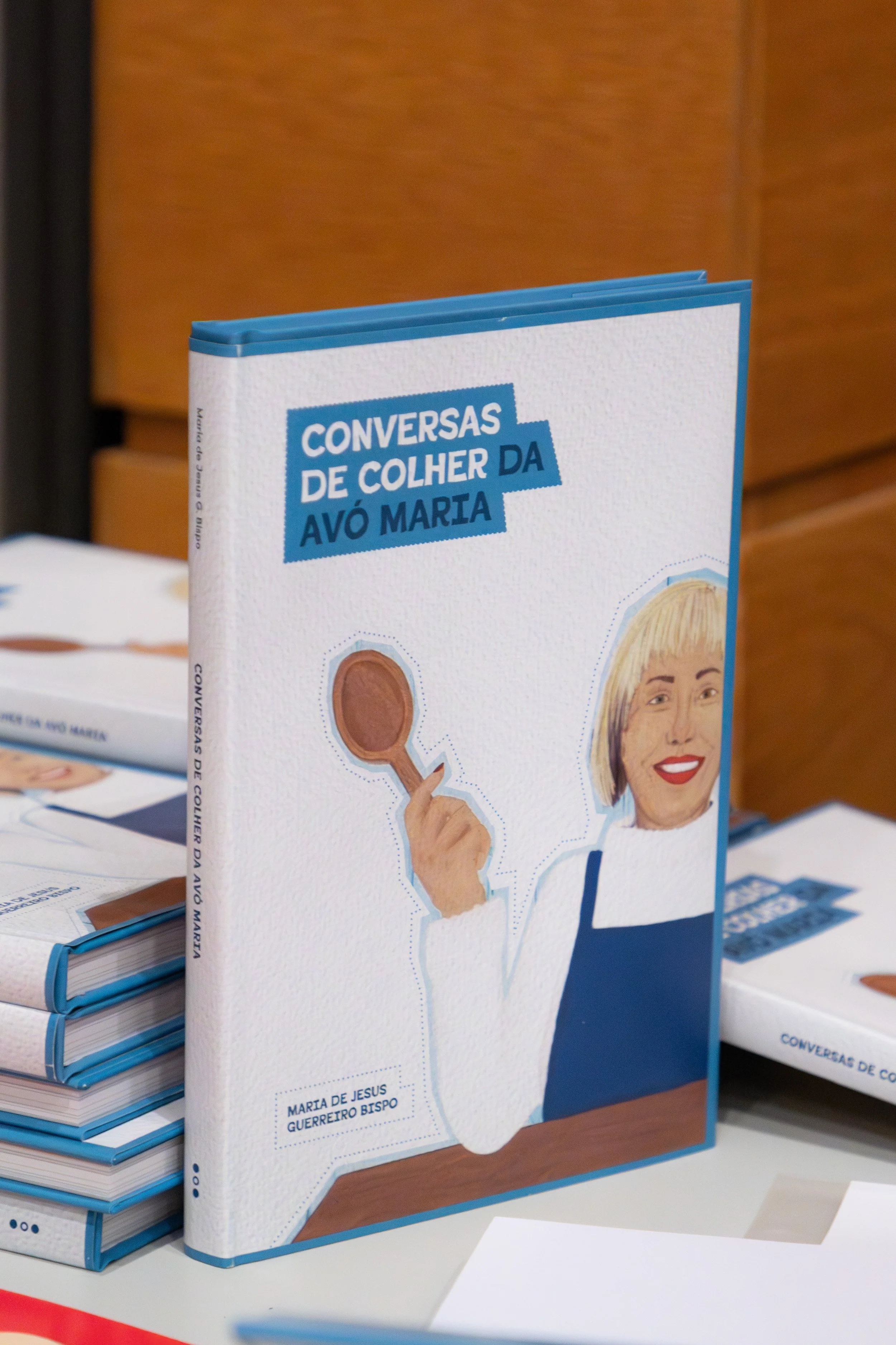 "Conversas de Colher da avó Maria" é o livro de culinária de Maria Jesus Bispo