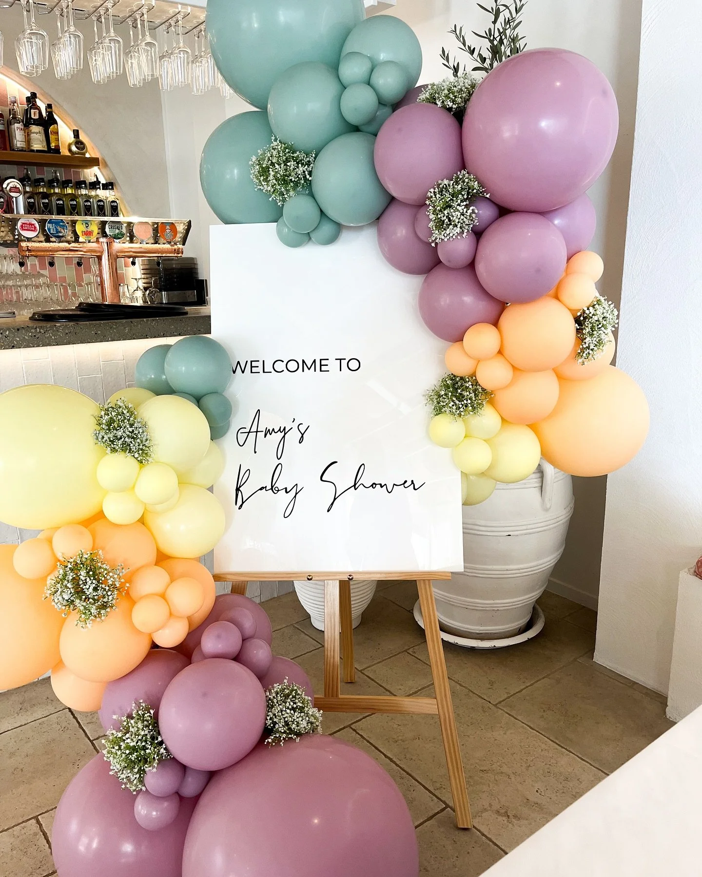 @vrina_mezze_bar delivering the aesthetic vibes for this beautiful baby shower.. 

#babyshower #vrinamezzebar #babyshowerideas #Events #EventPlanner #EventStyling #EventsSunshineCoast #Party #Arches #Blooms #PartyHire #Balloons #BalloonGarland #Sunsh