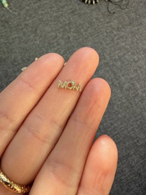 Mini Schriftzug MOM gold Strass.jpeg