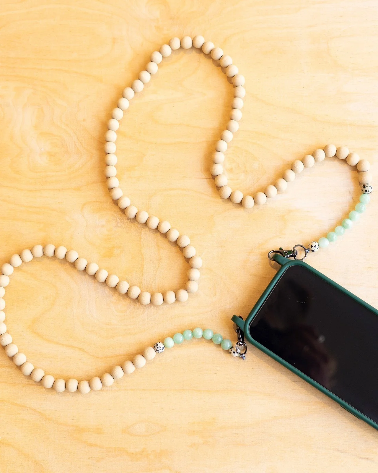 DIY Set Handykette mit Dalmatiner Jaspis und Holz