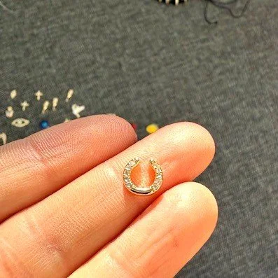 Miniatur Hufeisen Strass gold.jpeg