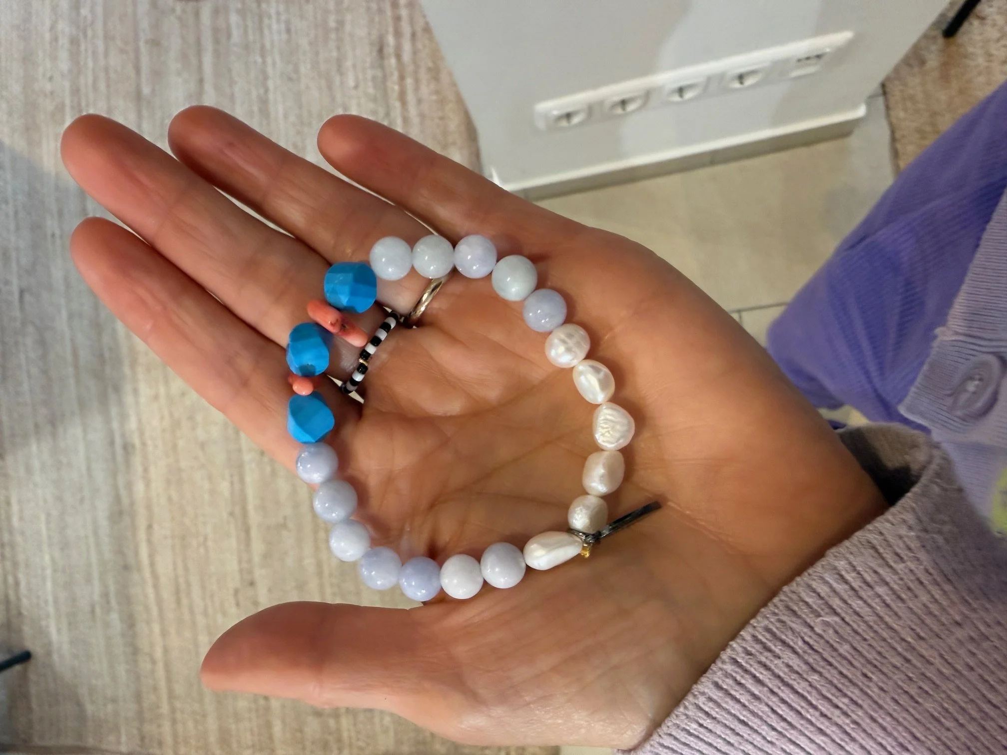 Armband Jade Süßwasserperle Howlith Koralle 3.jpeg