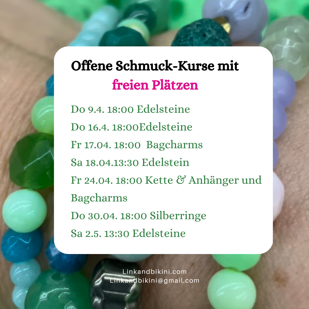 Ein Poster mit Terminen für Schmuckkurse, das auf einem Holztisch mit buntem Perlenarmband im Hintergrund liegt.