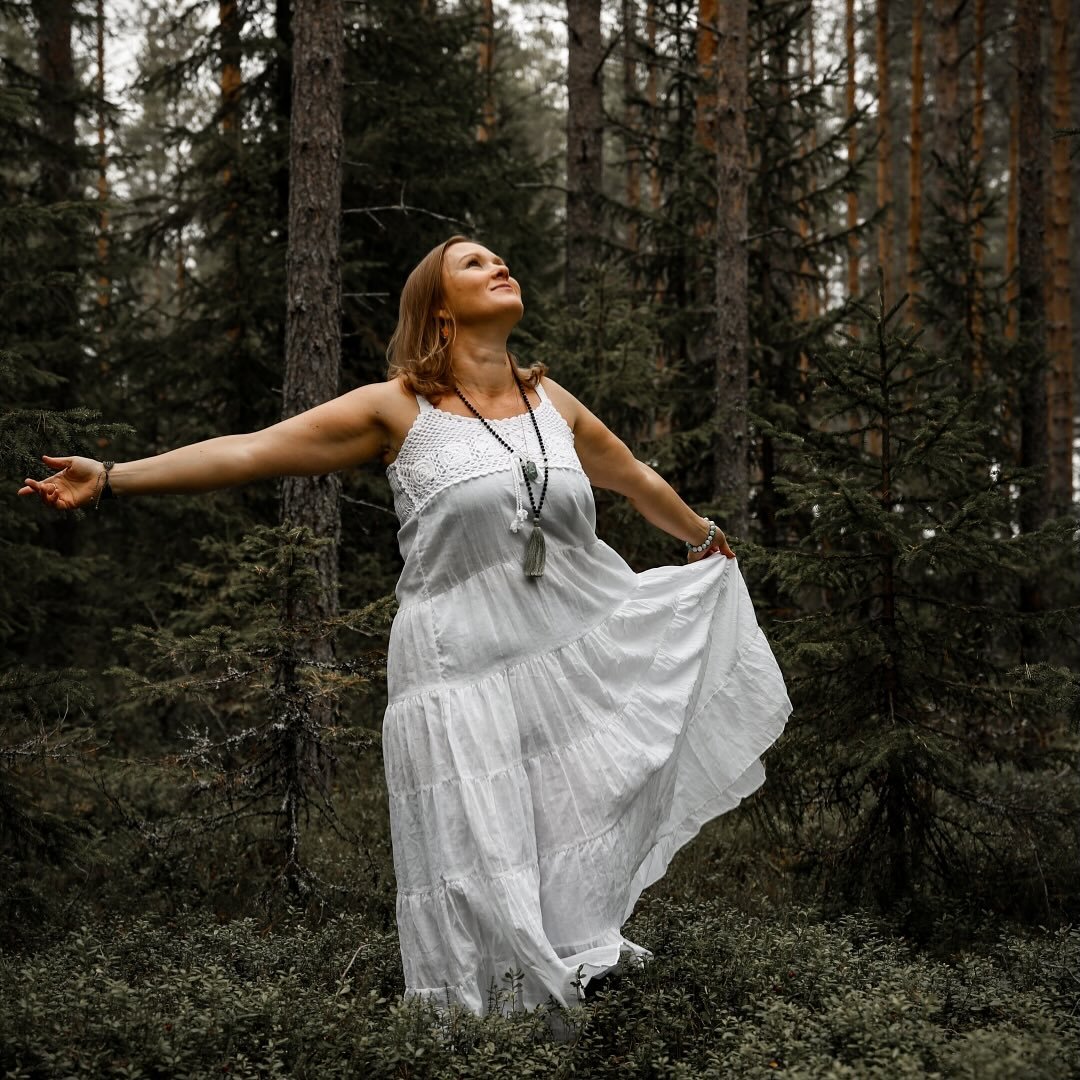 Hyv&auml;&auml; pyh&auml;inp&auml;iv&auml;&auml; 🕊️🕯️

T&auml;n&auml;&auml;n on se p&auml;iv&auml;, kun syd&auml;memme her&auml;&auml; eloon menneist&auml; muistoista, jotka liittyv&auml;t edesmenneisiin
l&auml;heisiimme. He ovat fyysisesti poissa,