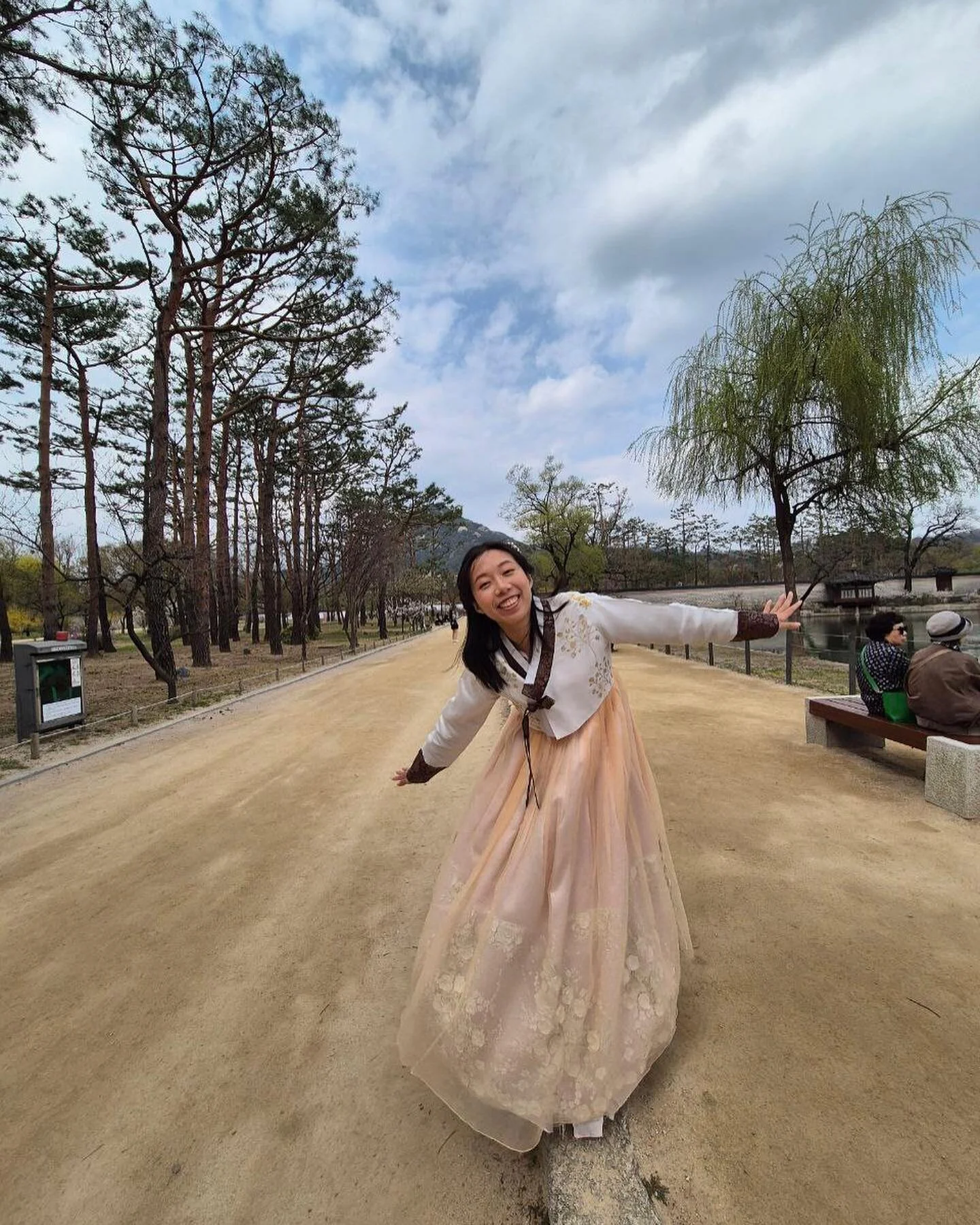 Waiting for the King to see me in the gardens and wanna take me as a concubine ✨