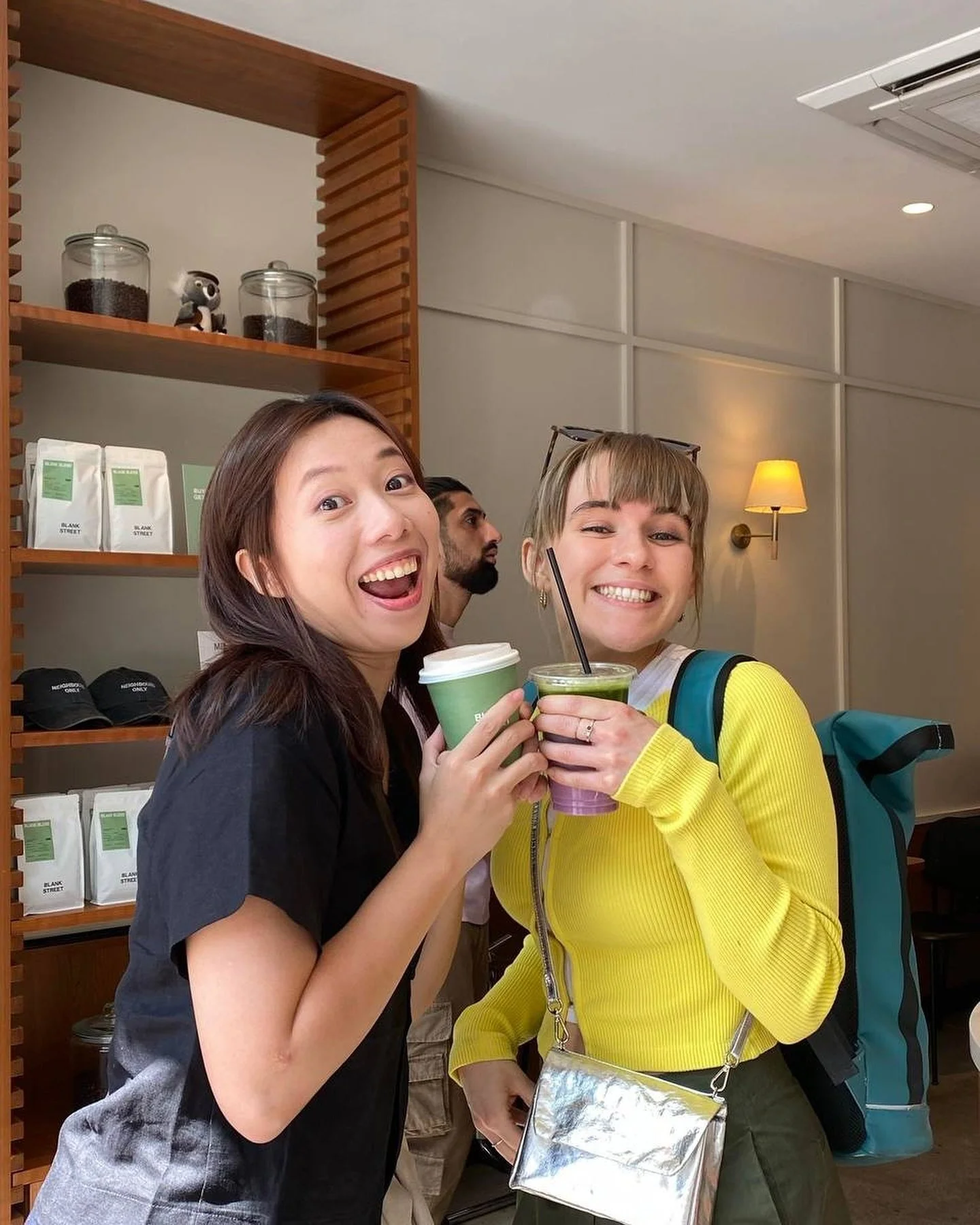 After 5 years I finally met Hazel and Alana ✨✨ in the beautiful streets of London. Putting my most played song in 2019 just cuz it brings back mmrs ✨✨ #london🇬🇧 #longdistancefriendship