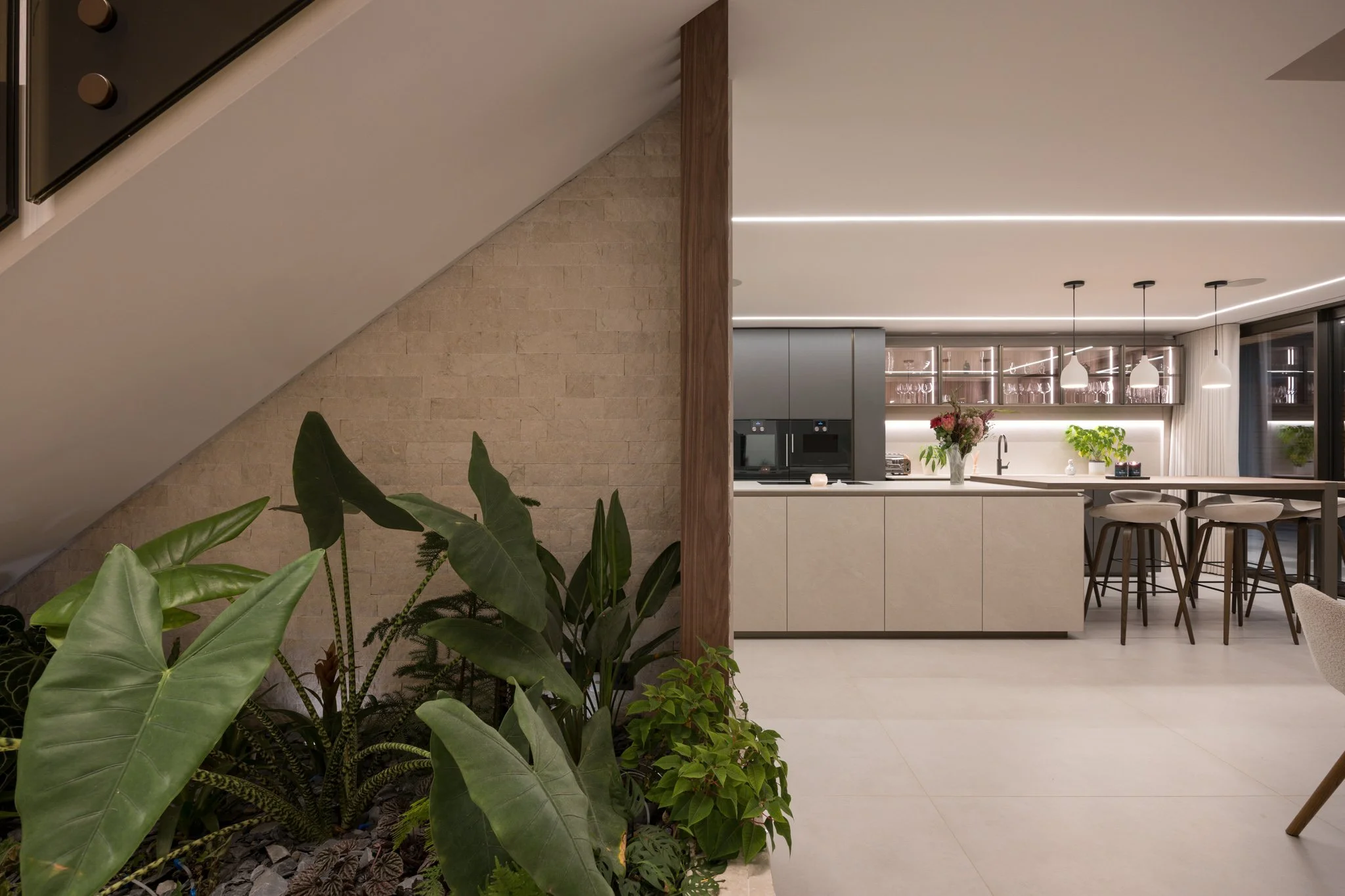 Contemporary home twilight-1 web300.jpg