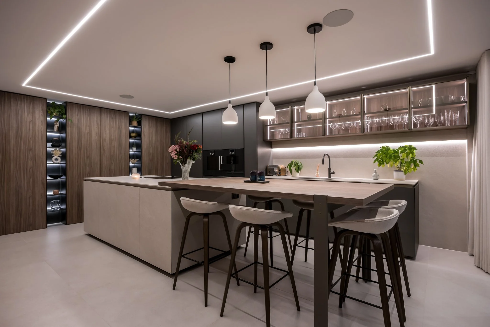 Contemporary home twilight-4 web300.jpg