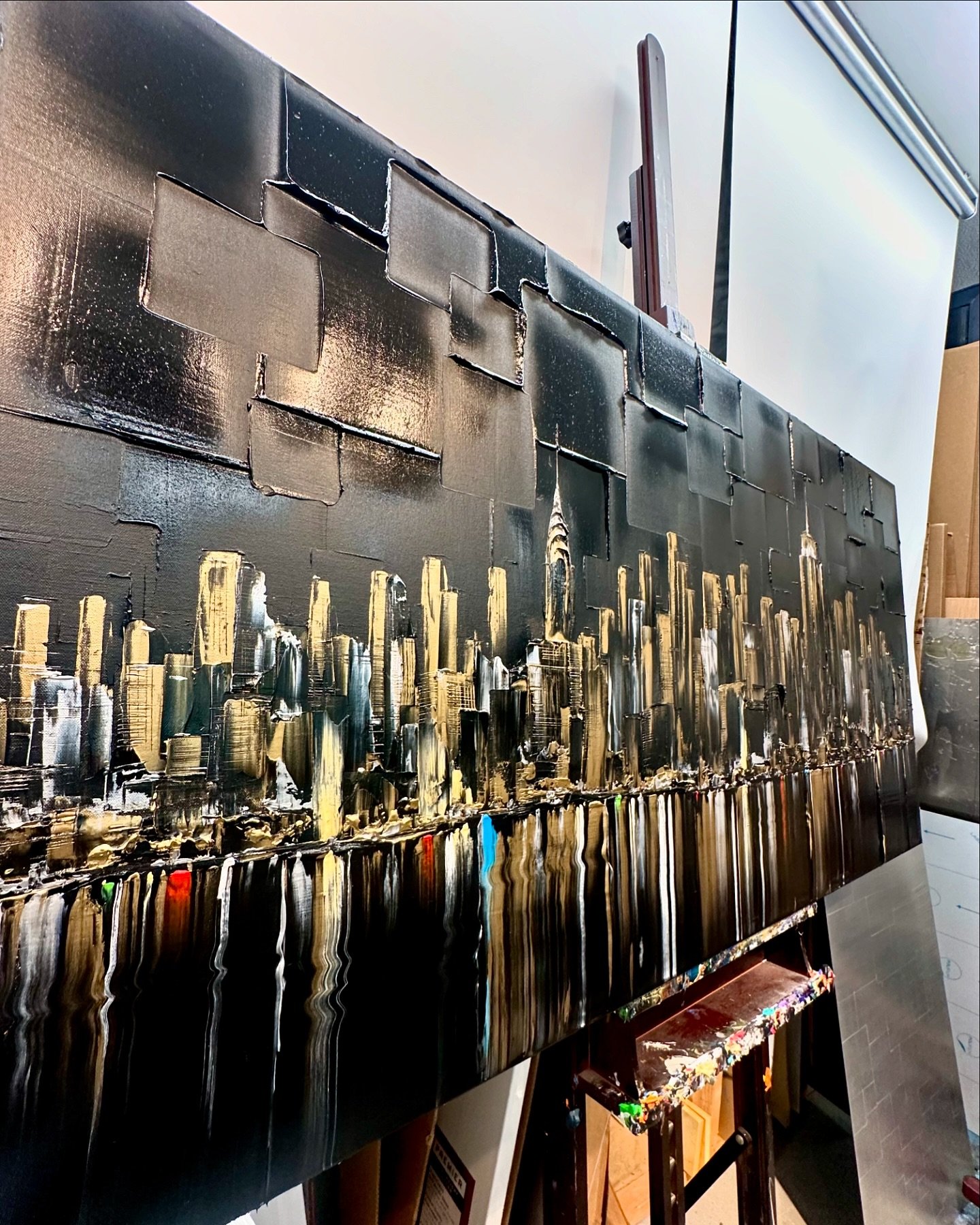 Working on this commissioned New York skyline piece &mdash;capturing the city&rsquo;s energy with every stroke! Do you think my collector will be happy with how it&rsquo;s shaping up? Let me know your thoughts! 🖤✨ #urbancubism #joelleblouin 
&bull;
