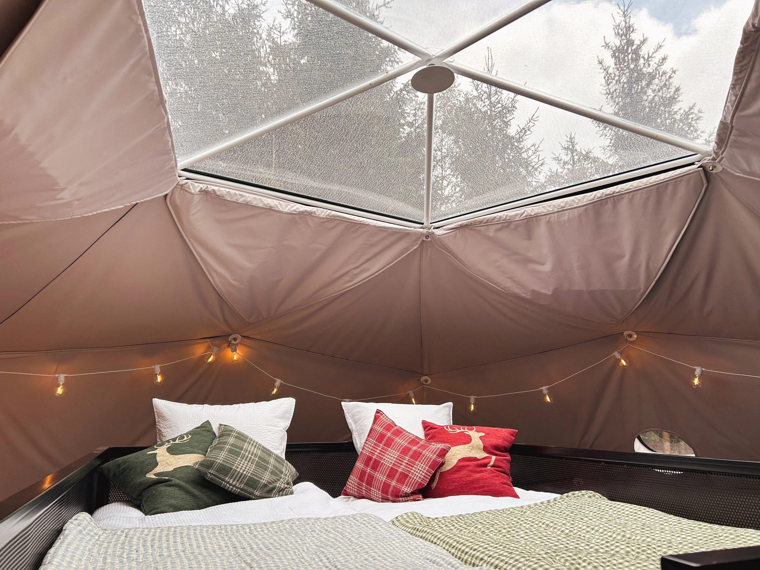 Cozy additional loft bed for children in glamping dome in Belgium