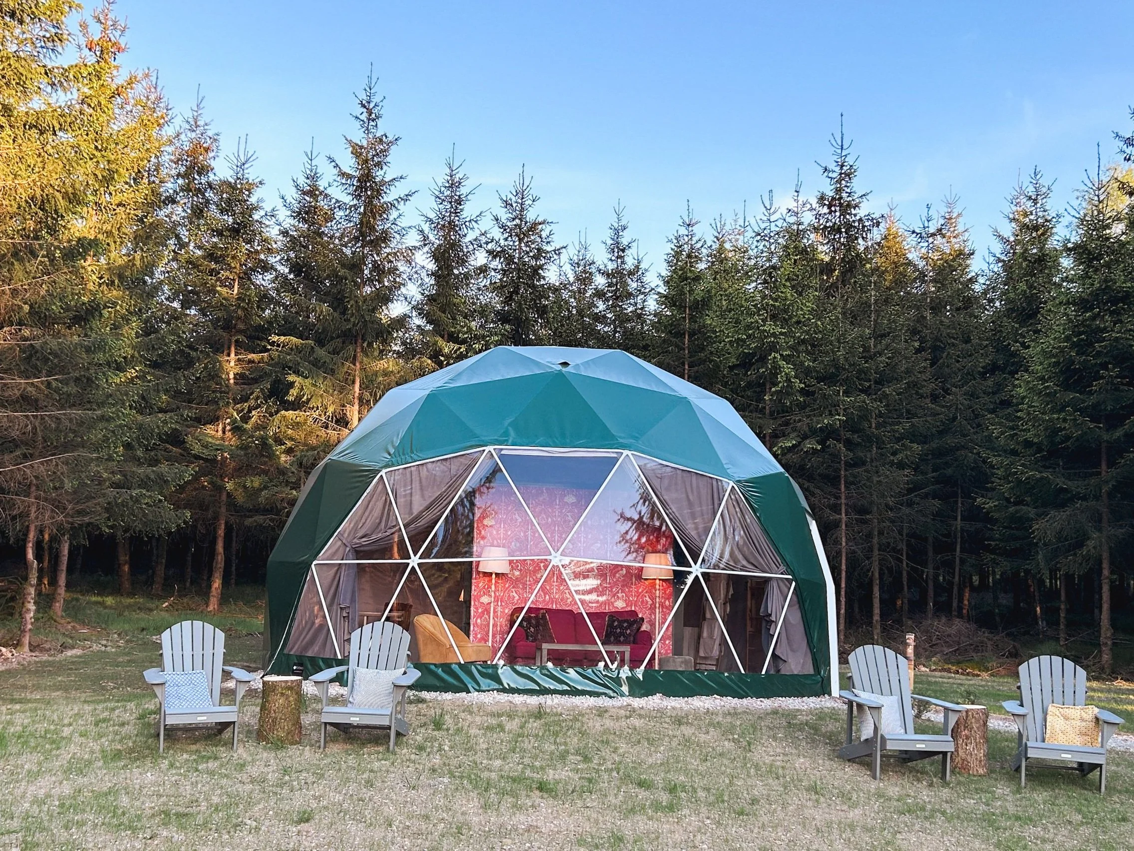 Holiday retreat for families in a luxury glamping dome in the Ardennes forest