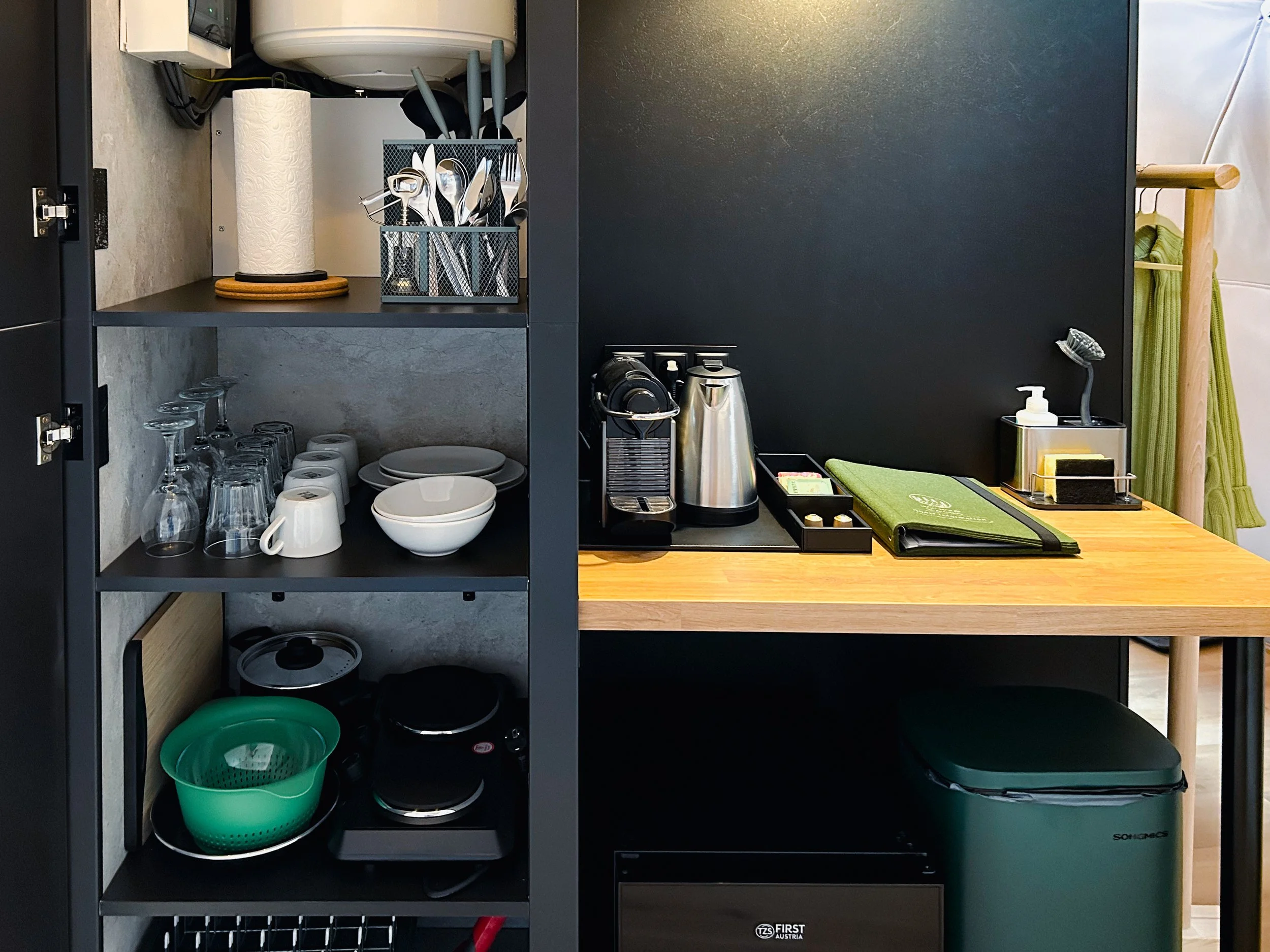 Kitchenette in a forest glamping retreat in belgium