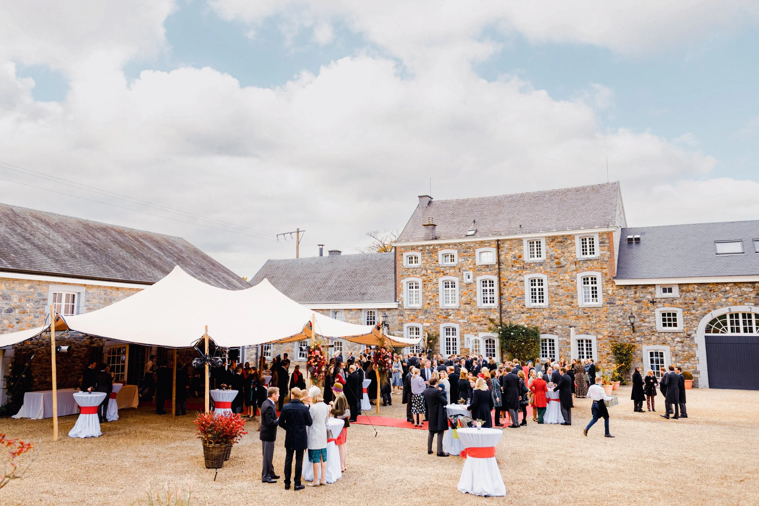 Hold a reception in the Courtyard of High Moor Estate