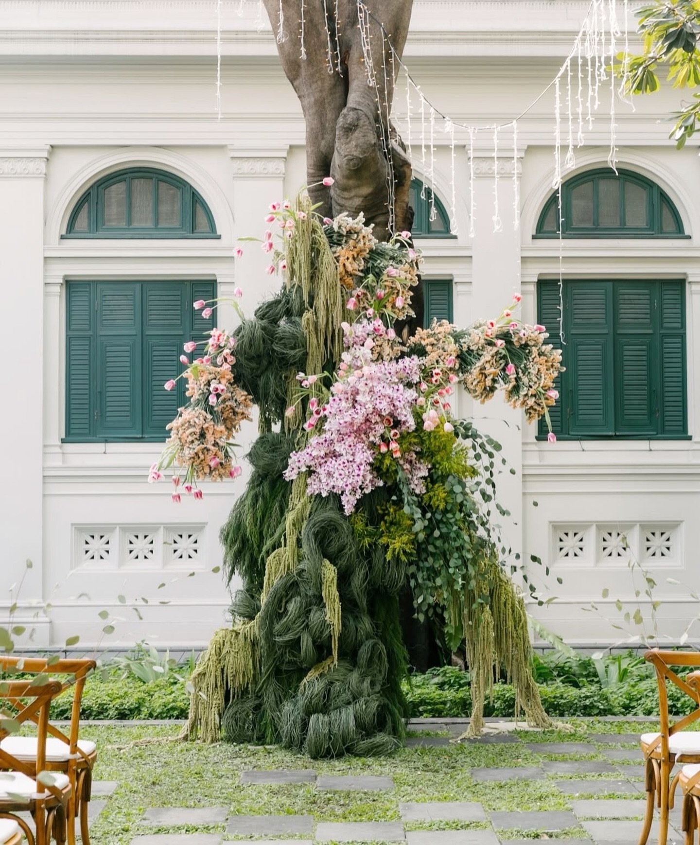 @phka_studio lost for words. 🌱🌱 we&rsquo;re finding so much incredible inspiration for next years weddings 🌱🌱
.
.
.
.
#creativedesigns #flowerdesigns #flowerswedding #tableflowers #weddingflowersdecor #weddingstationary